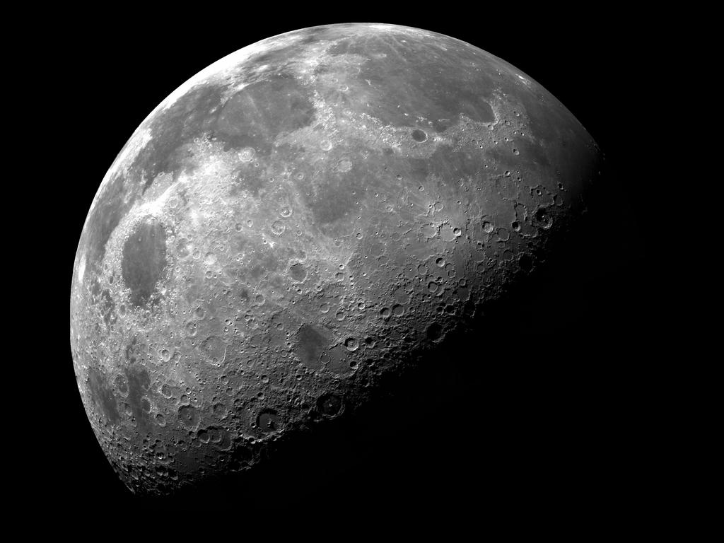 half moon wallpaper,moon,astronomical object,monochrome photography,black and white,darkness
