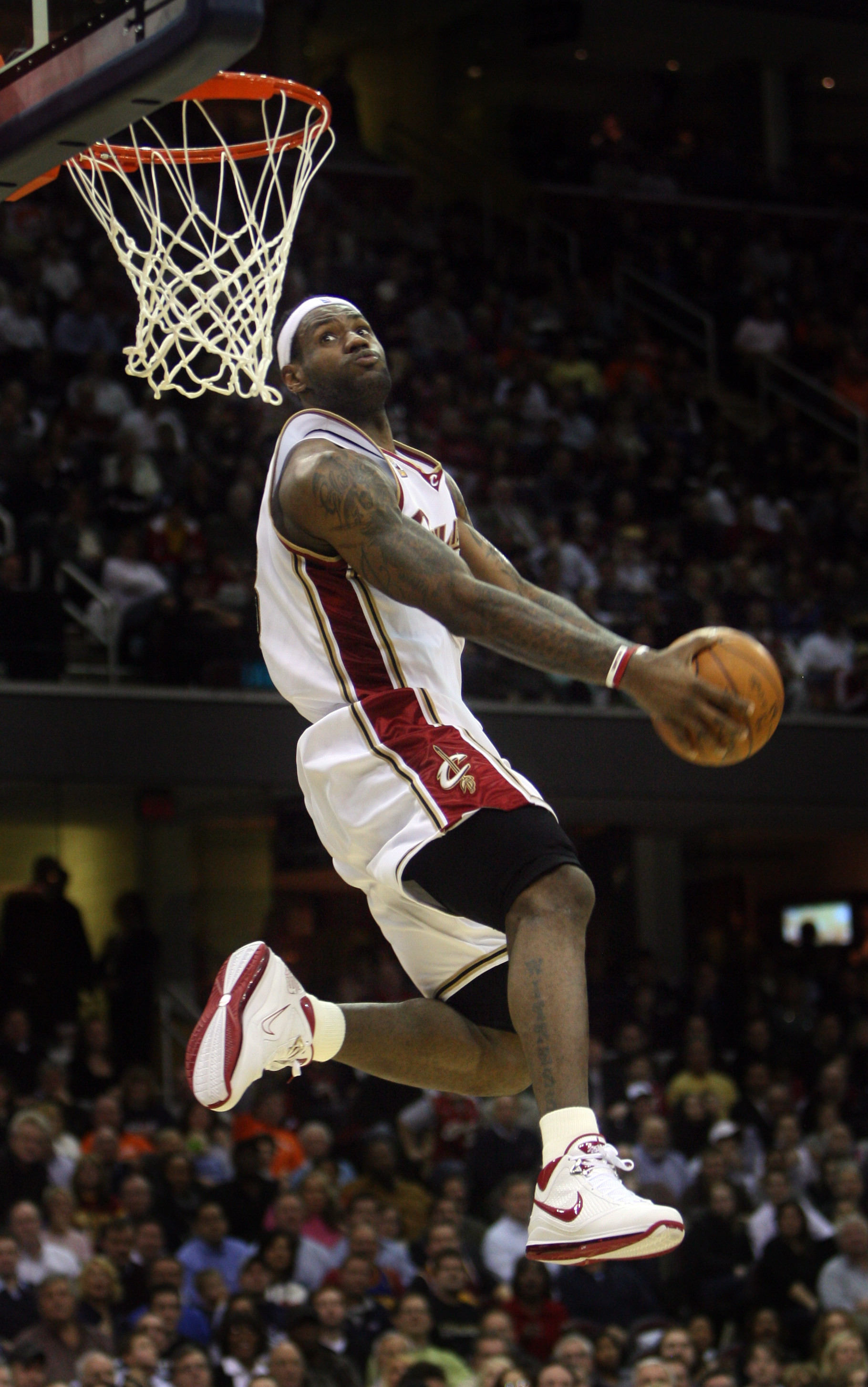 lebron james dunk fondo de pantalla,movimientos de baloncesto,deportes,jugador de baloncesto,baloncesto,jugador