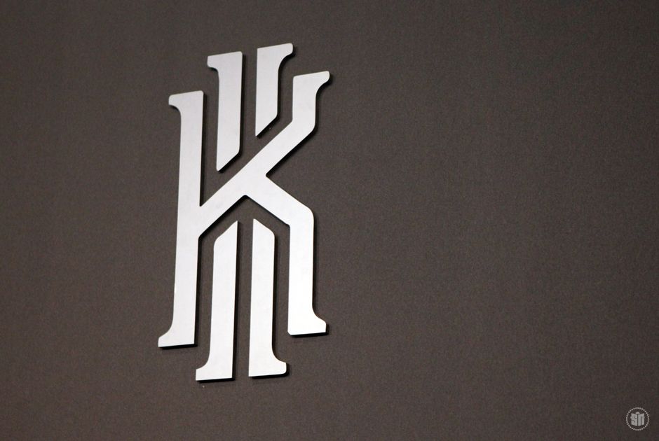 kyrie logo fondo de pantalla,fuente,texto,diseño,gráficos,símbolo