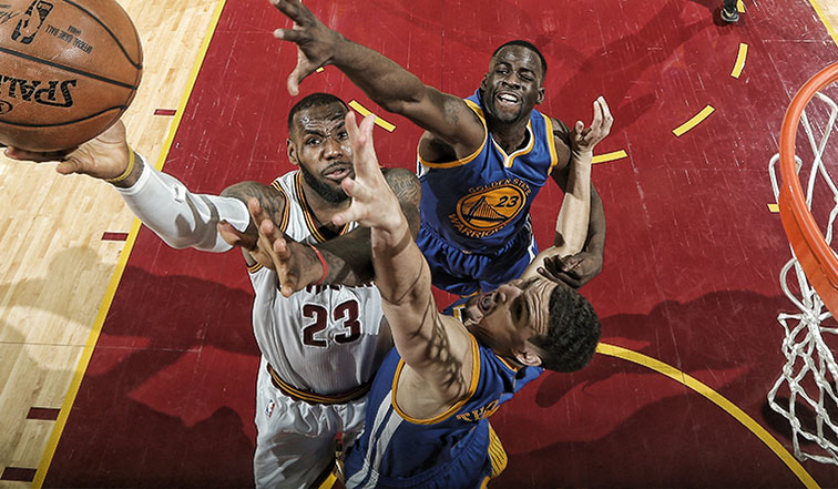 fondo de pantalla de cavs vs warriors,jugador de baloncesto,baloncesto,movimientos de baloncesto,baloncesto,deportes