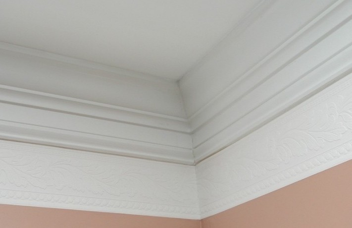 papier peint moulure de couronne,plafond,mur,ligne,chambre,bois