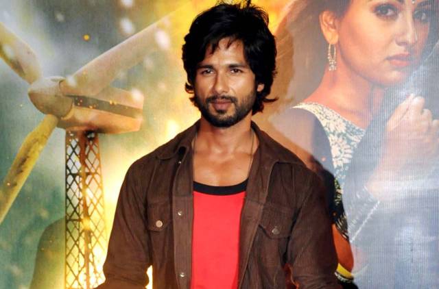 shahid kapoor fondo de pantalla hd r rajkumar,película,frio,póster,personaje de ficción,gesto