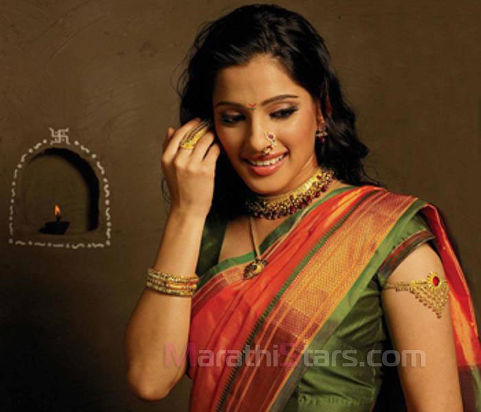 sadi wallpaper,sari,frio,sesión de fotos,fotografía,abdomen