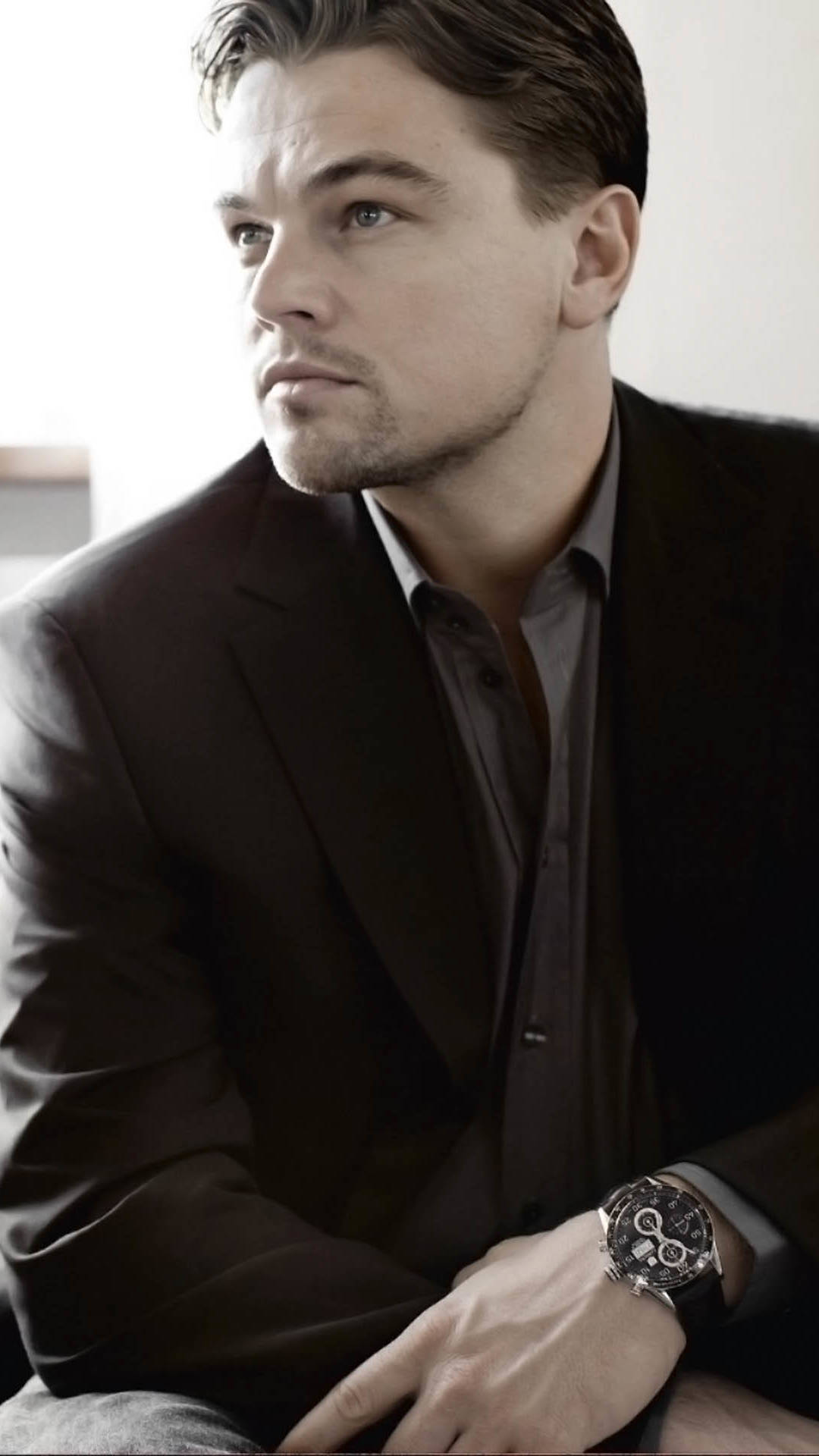 leonardo dicaprio iphone wallpaper,suit,white collar worker,chin,formal wear,forehead