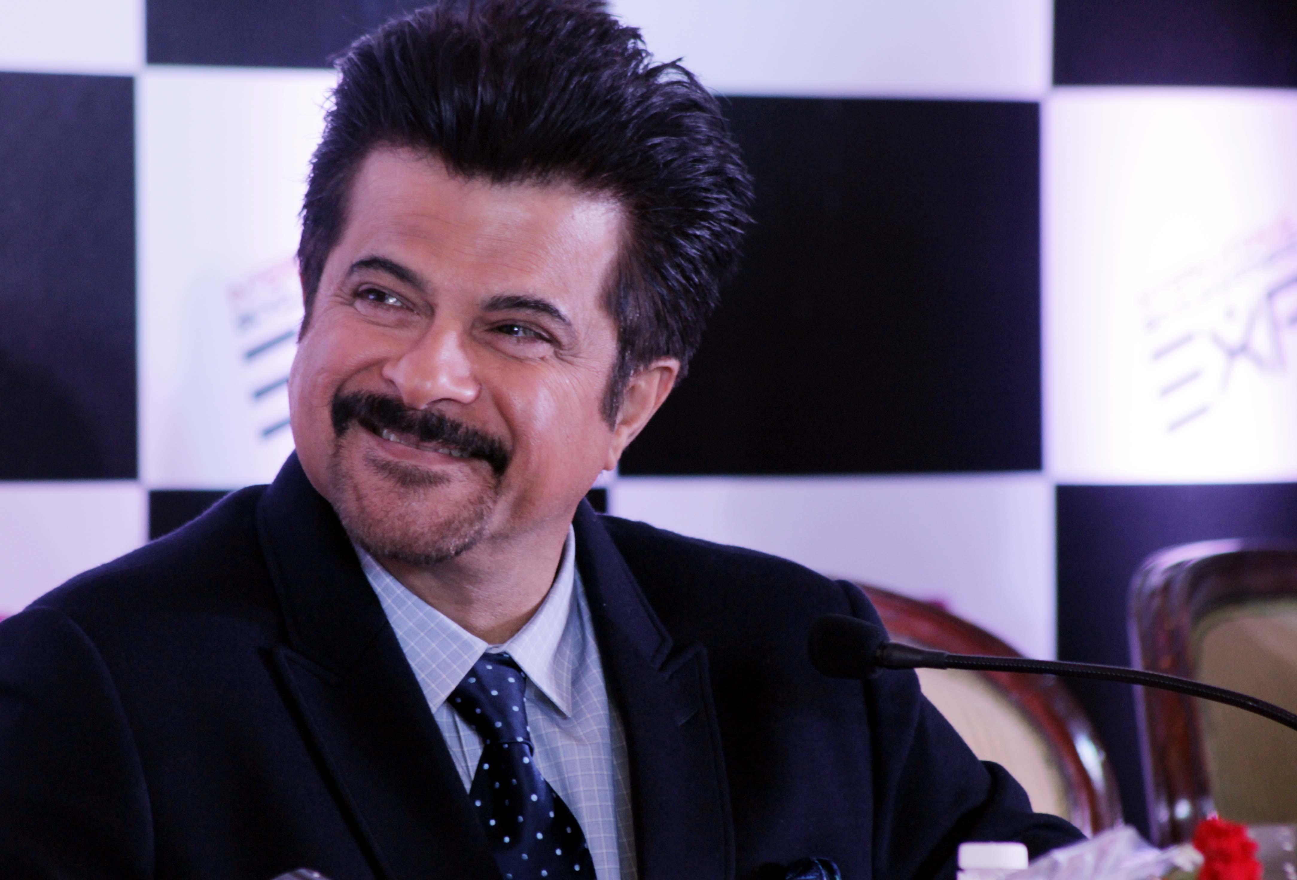 fond d'écran anil kapoor,porte parole,travailleur en col blanc,homme d'affaires,sourire,discours