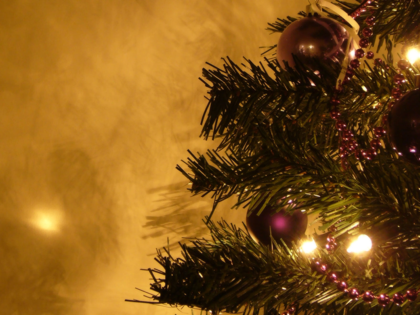 壁紙hdクリスマス,クリスマスオーナメント,クリスマスツリー,木,クリスマスの飾り,クリスマス