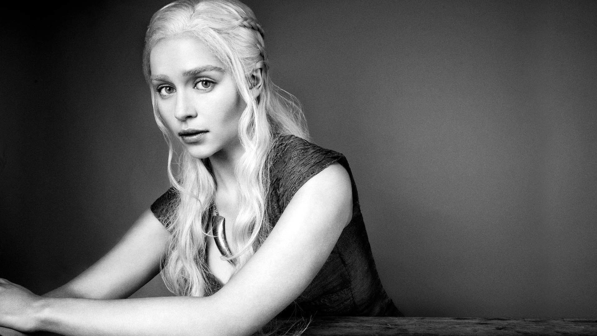 khaleesi wallpaper,hair,face,blond,photograph,black and white