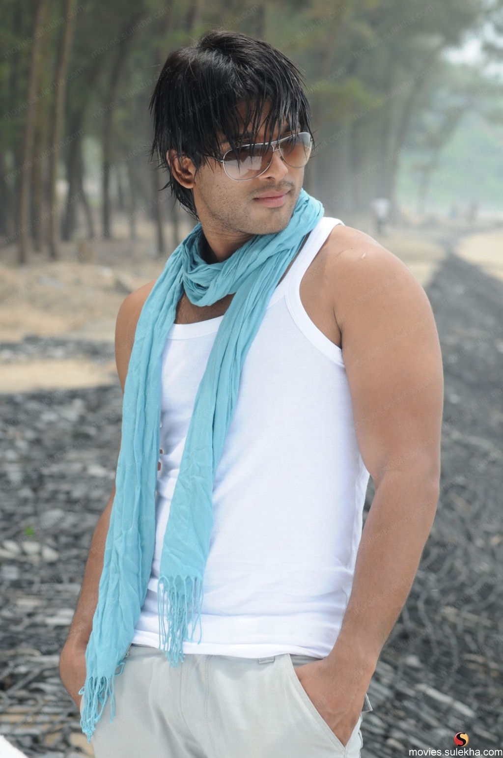 allu arjun en arya 2 fondos de pantalla,ropa,turquesa,ropa de calle,agua,hombro