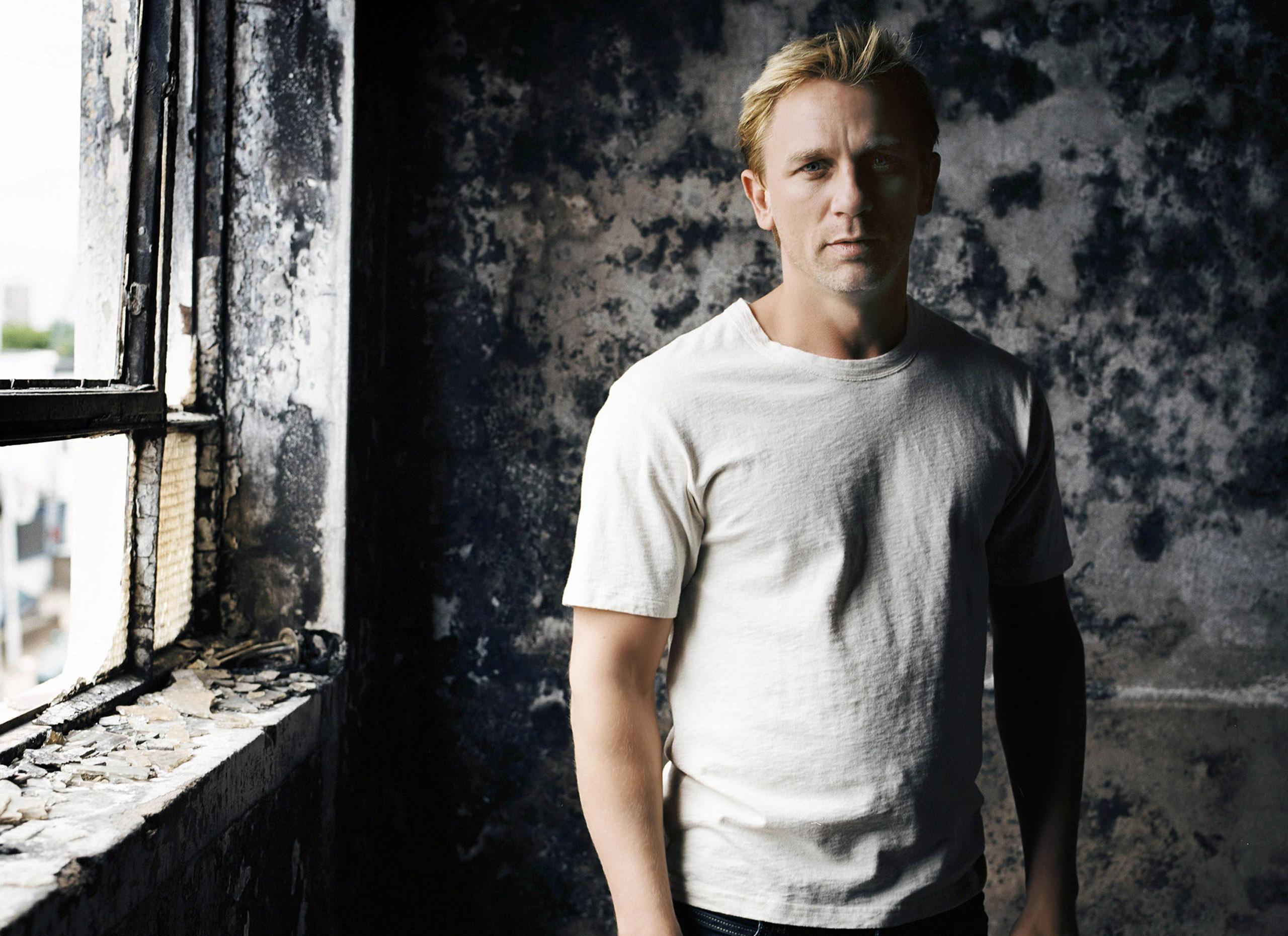 daniel craig wallpaper,photograph,t shirt,standing,model,fashion