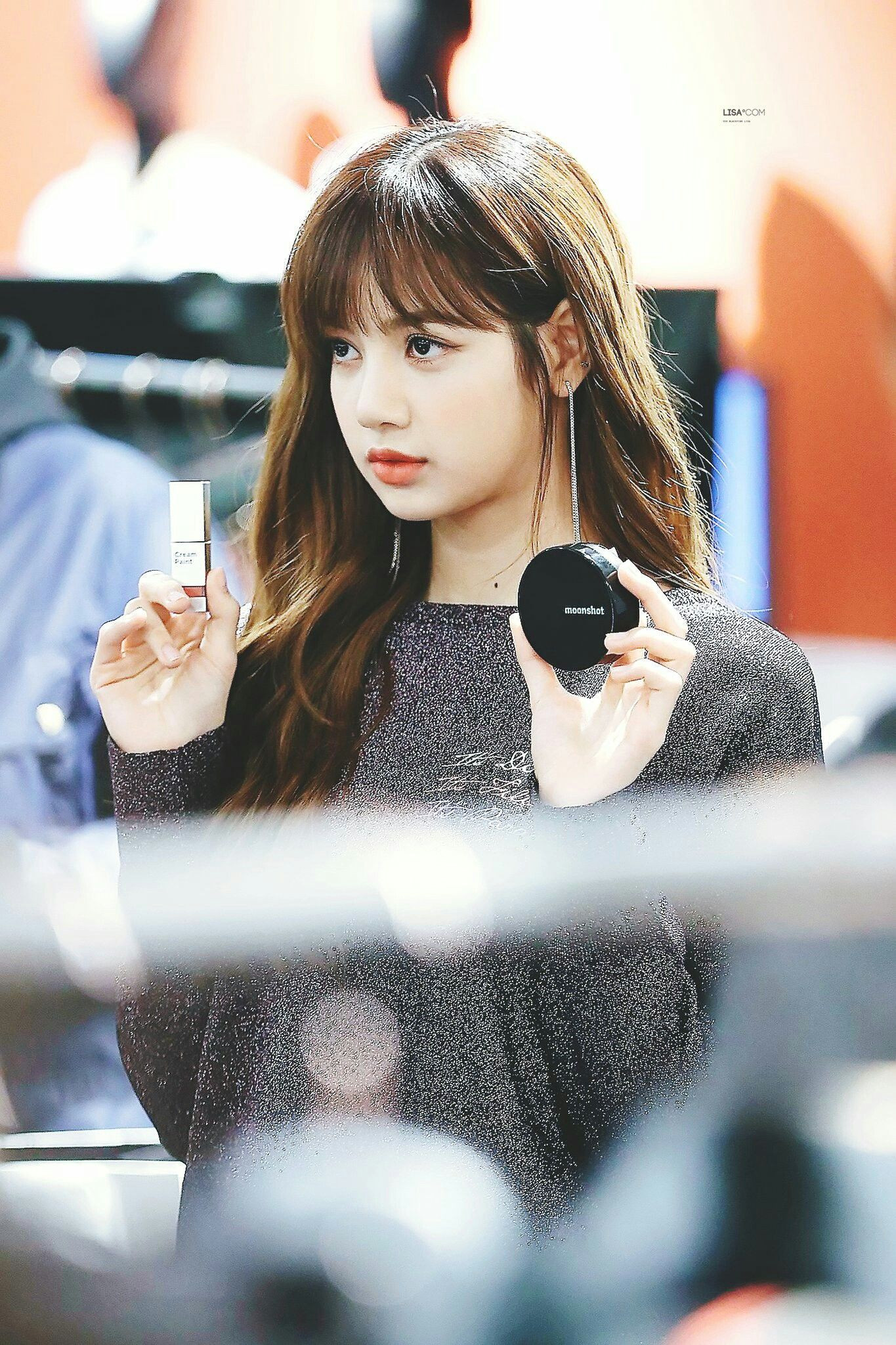 lisa wallpaper,hair,hairstyle,beauty,long hair,snapshot