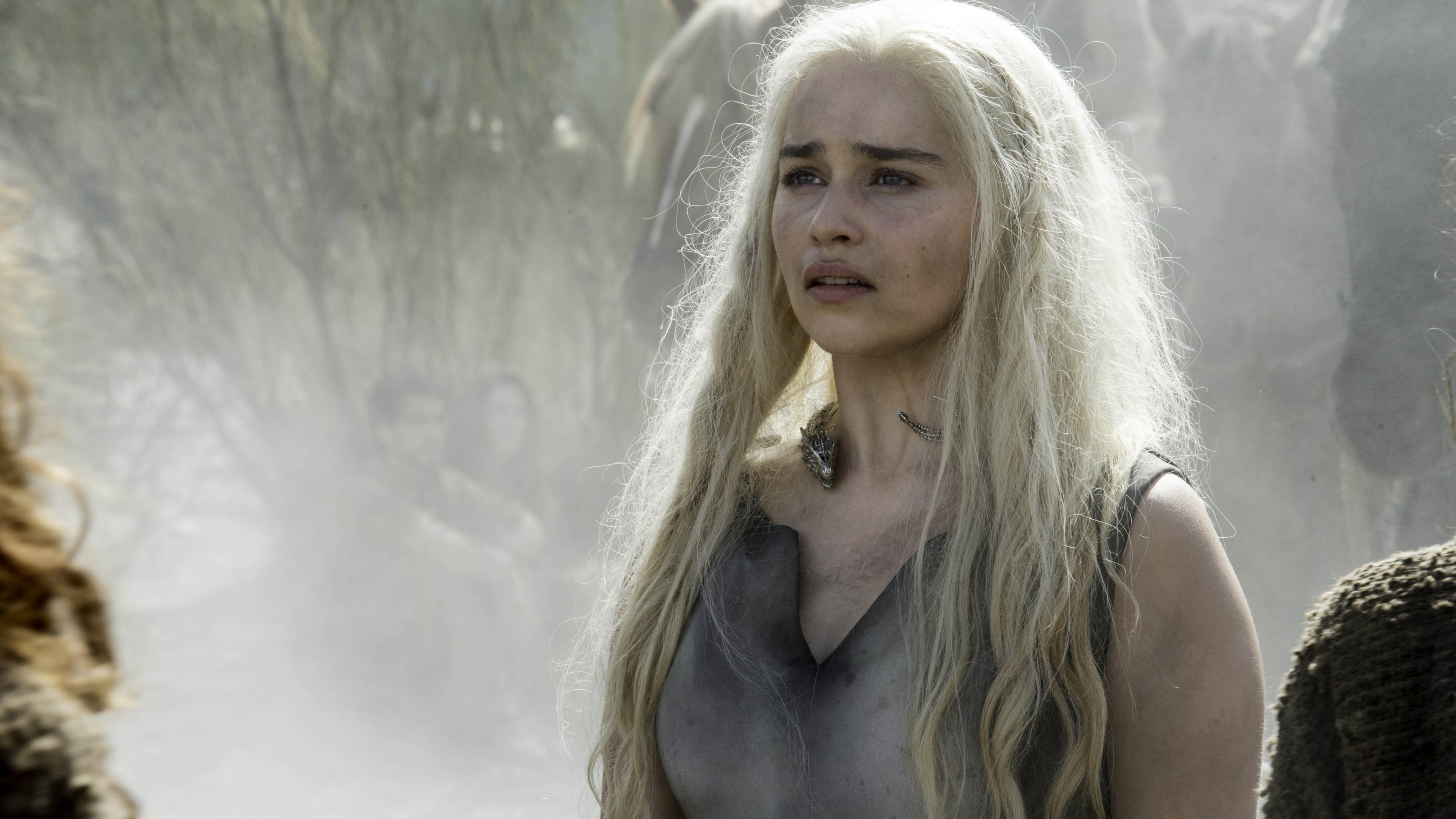 emilia clarke game of thrones wallpaper,hair,blond,beauty,eye,long hair