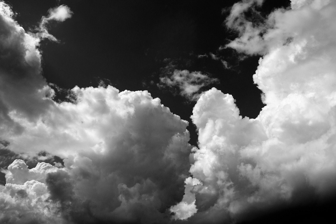 검은 구름 벽지,하늘,구름,하얀,낮,적운