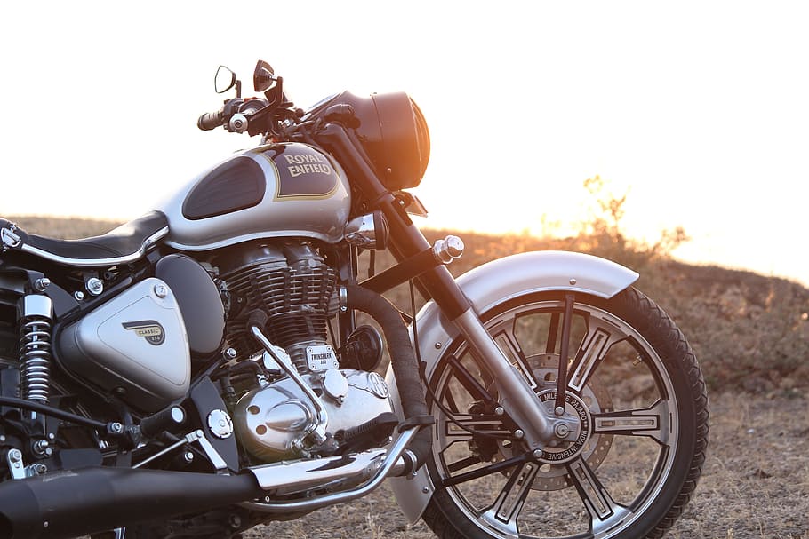 royal enfield logo hd wallpapers 1080p,land vehicle,motorcycle,vehicle,motor vehicle,fuel tank