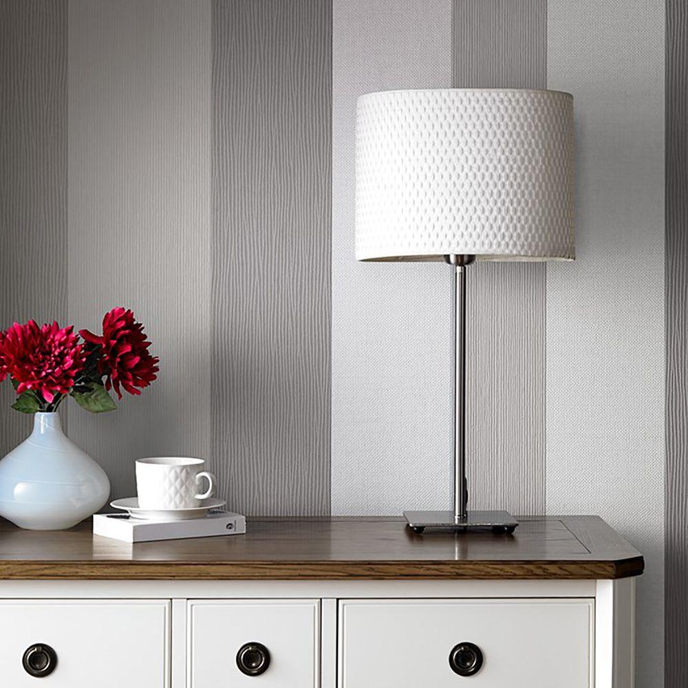 papel pintado a rayas graham y marrón,blanco,pantalla de lámpara,accesorio de iluminación,habitación,mueble