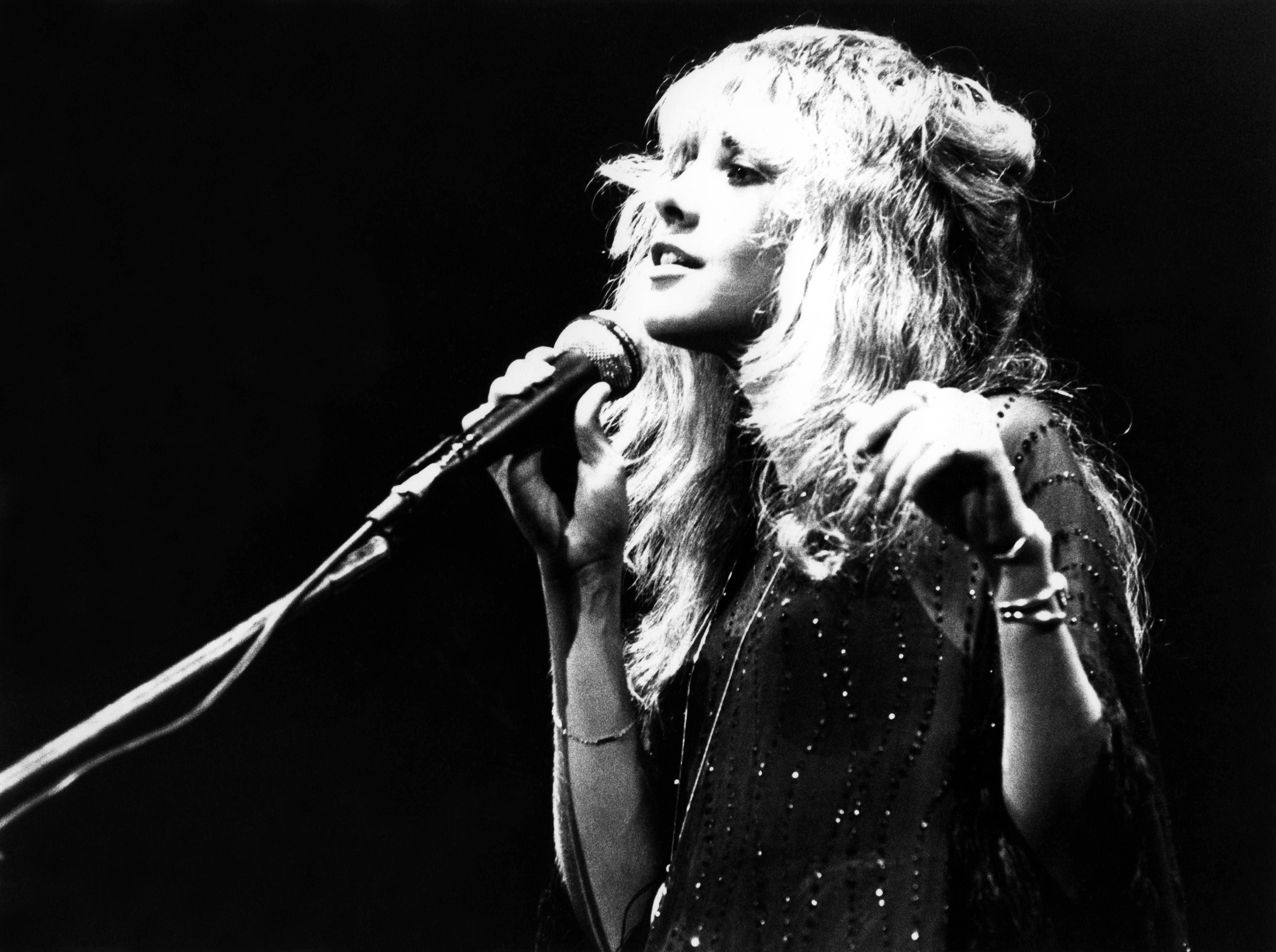 stevie nicks wallpaper,performance,microphone,singing,entertainment,music artist