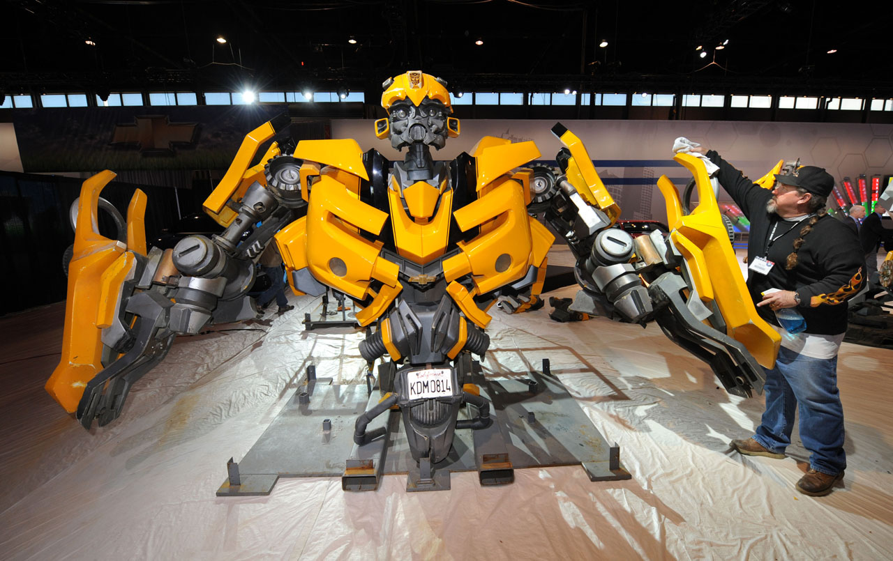 fondo de pantalla de autobots,mecha,robot,amarillo,máquina,vehículo