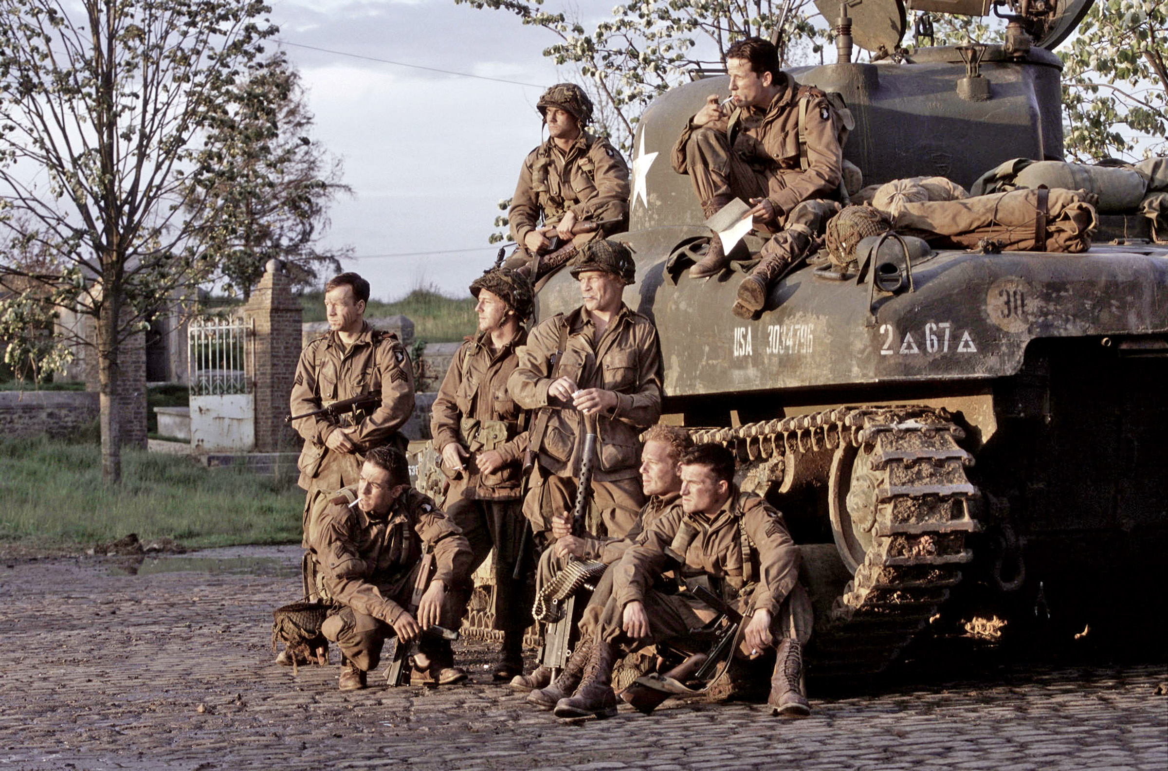 band of brothers wallpaper,soldier,military organization,army,combat vehicle,military