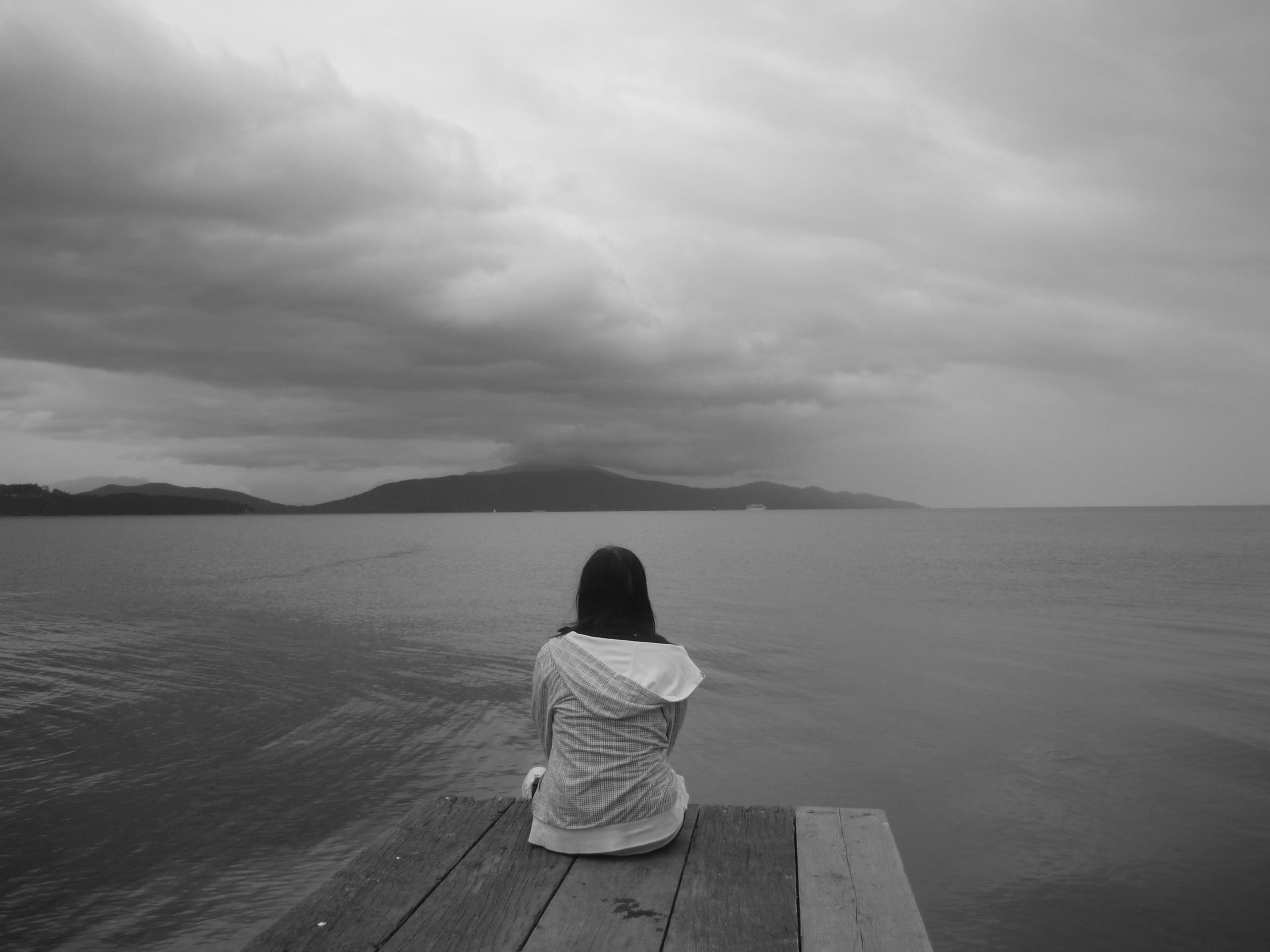 tristeza fondo de pantalla,blanco,cielo,negro,fotografía,agua