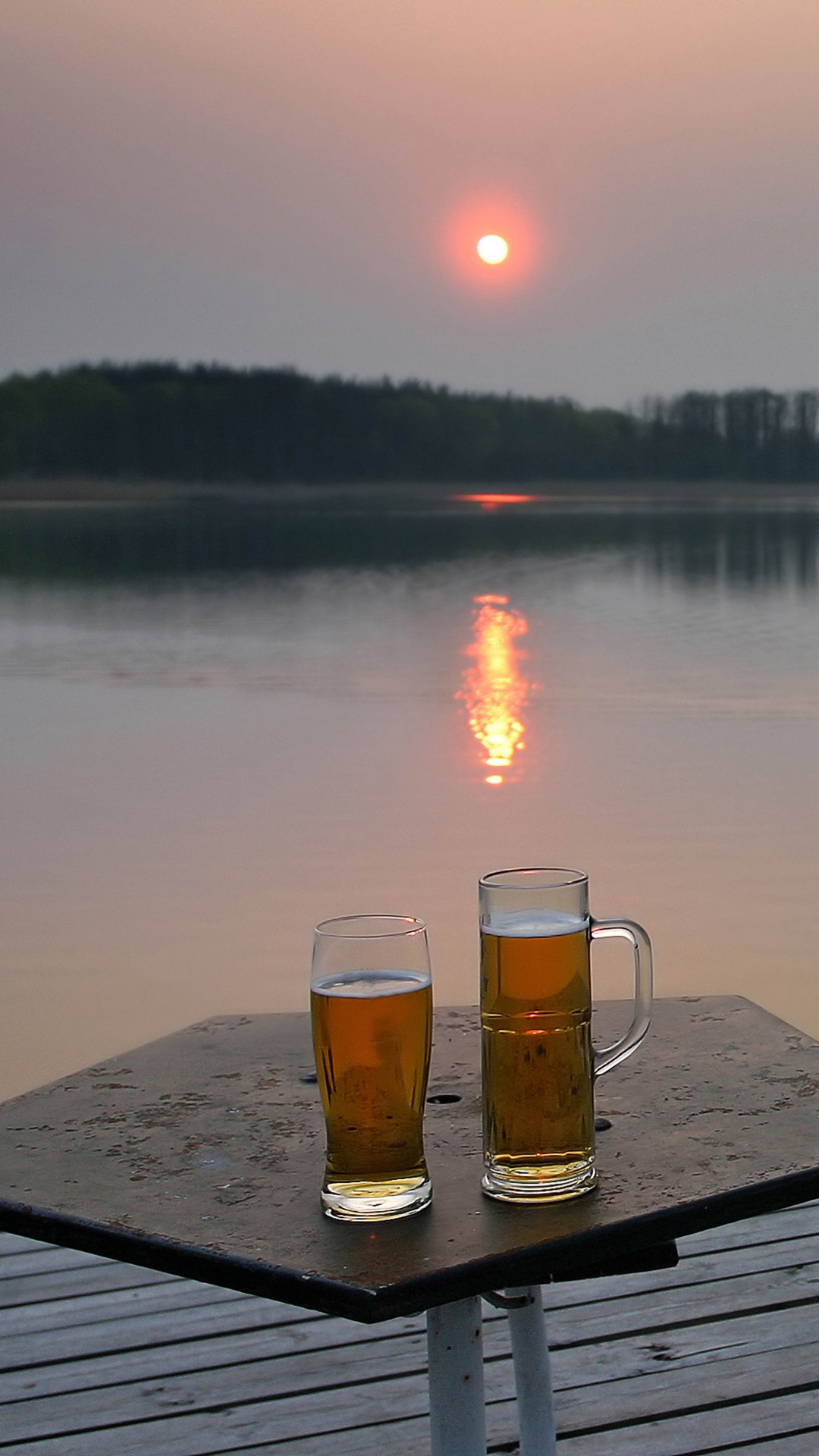 beer iphone wallpaper,drink,sky,alcoholic beverage,calm,horizon