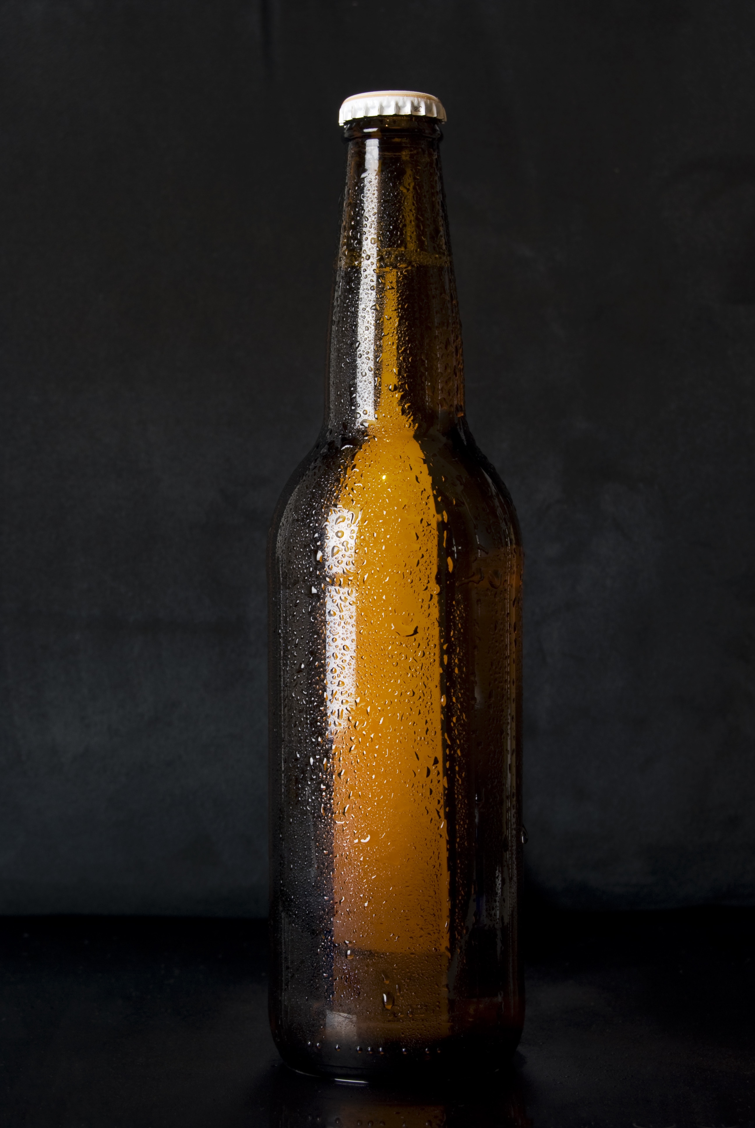 fond d'écran de bouteille de bière,bouteille,bouteille en verre,bouteille de bière,boisson,produit