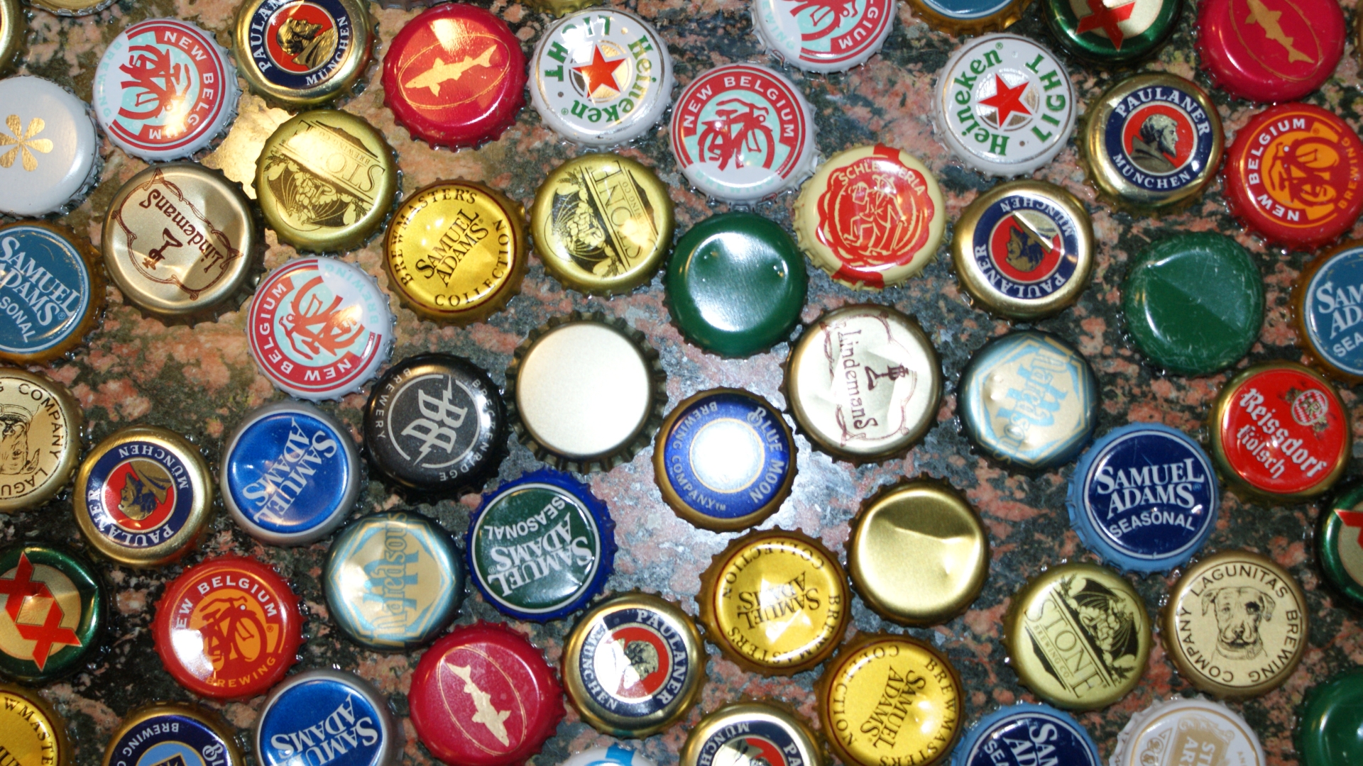fondo de pantalla de botella de cerveza,tapa de botella,colección,botón,botón pin back,medalla