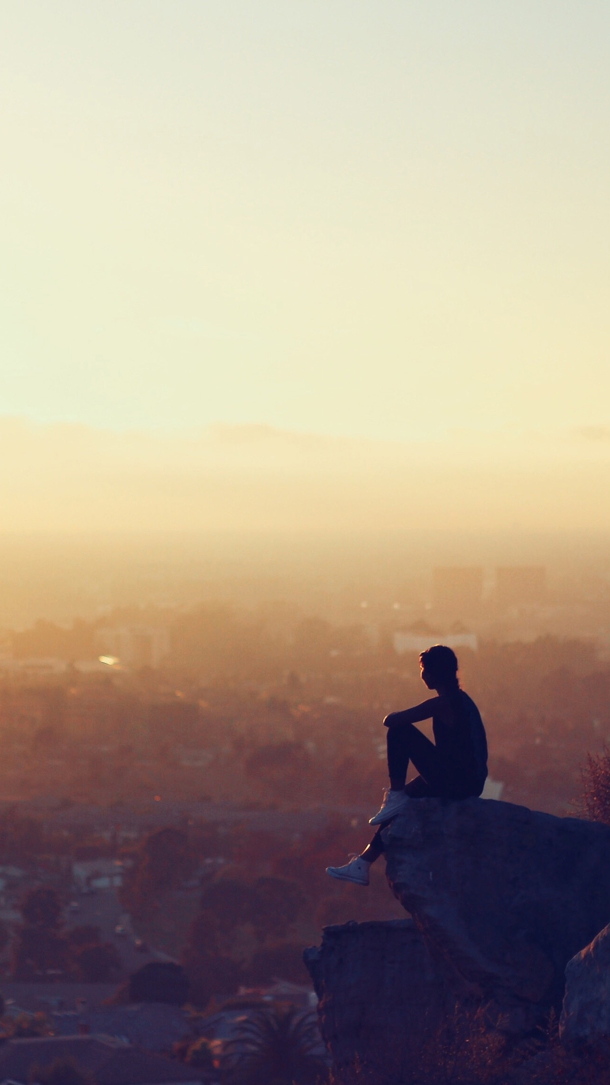 running wallpaper iphone,sky,atmospheric phenomenon,sitting,horizon,atmosphere