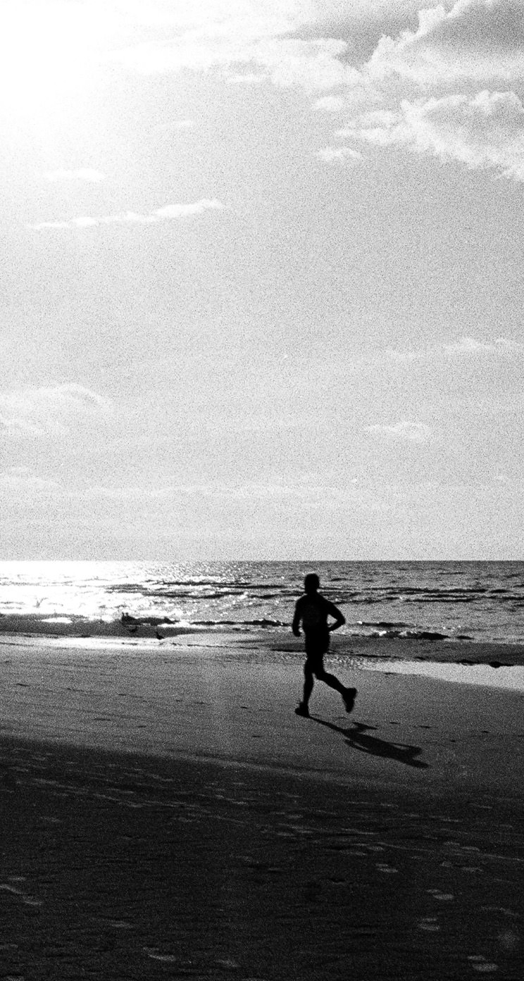 running wallpaper iphone,white,sky,standing,sea,shore