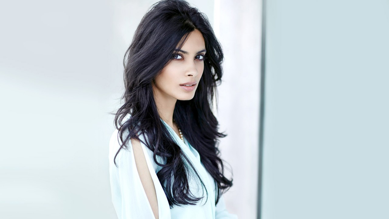 diana penty hd wallpaper,hair,black hair,hairstyle,face,long hair