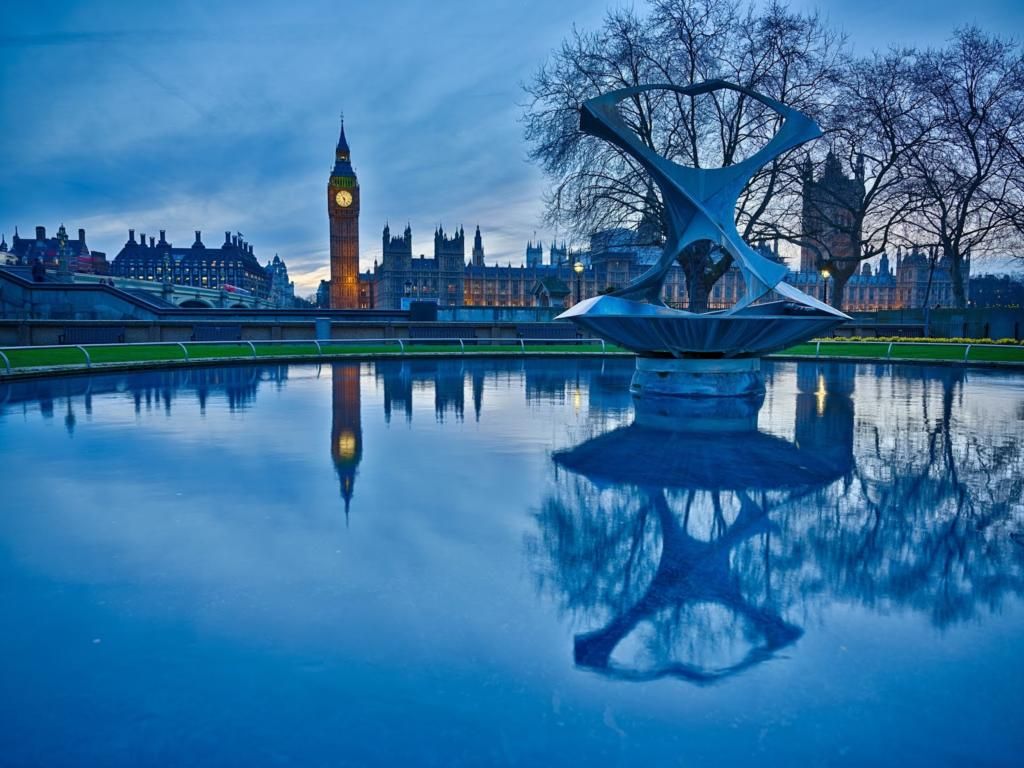 london wallpaper,reflection,blue,sky,water,landmark