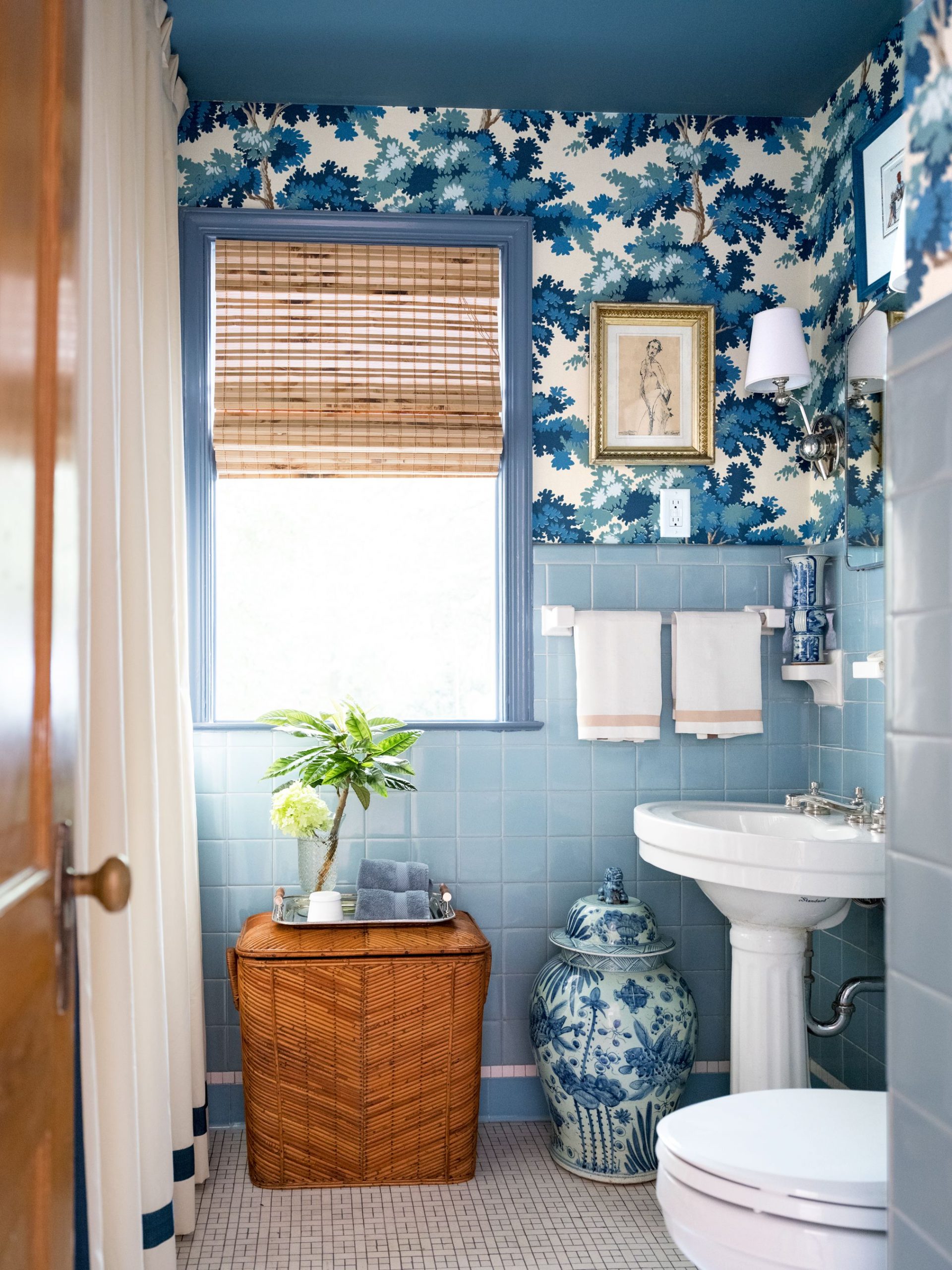 papier peint de salle de bain,salle de bains,chambre,bleu,design d'intérieur,propriété