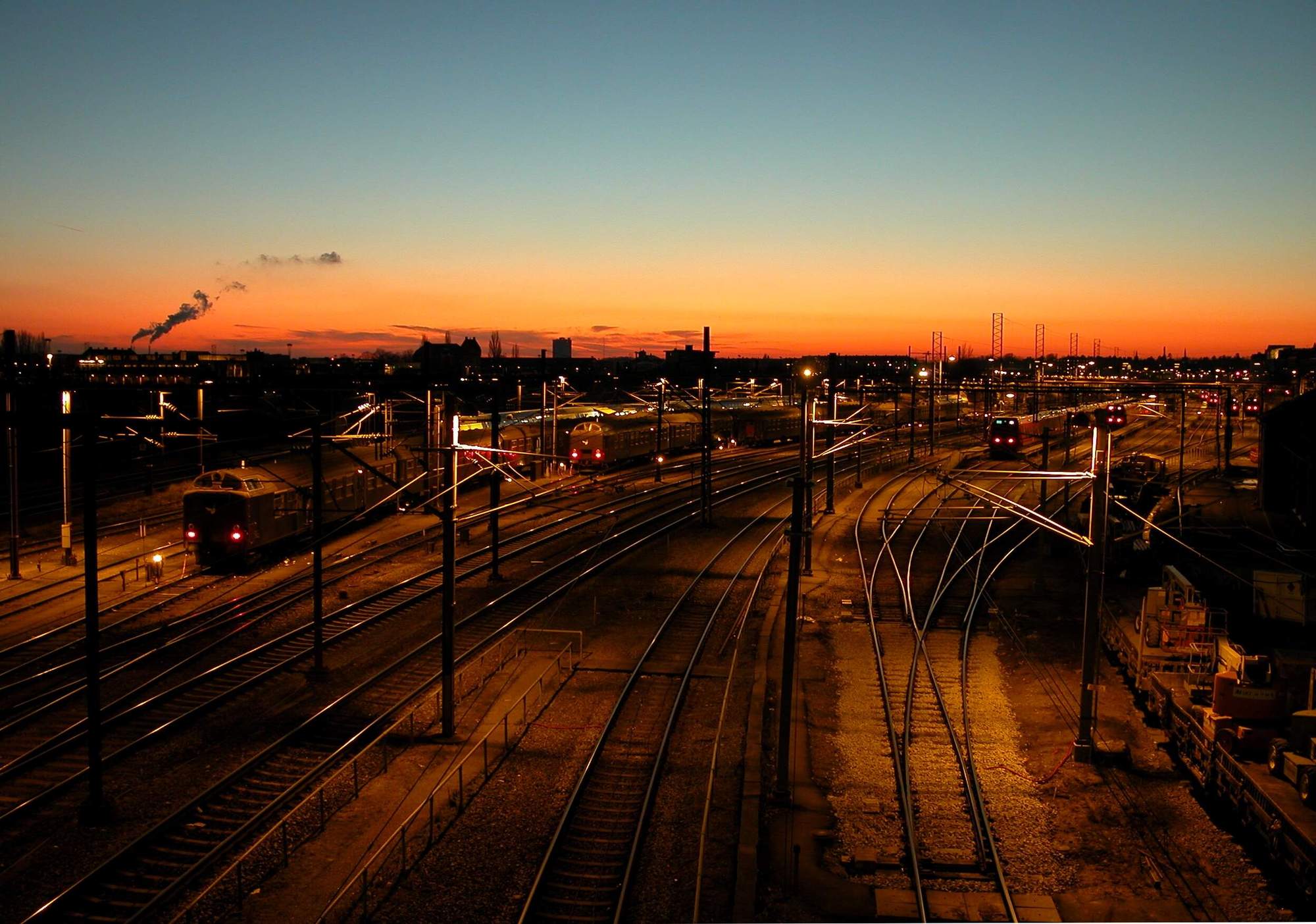 ubuntu wallpaper,sky,horizon,transport,evening,cityscape