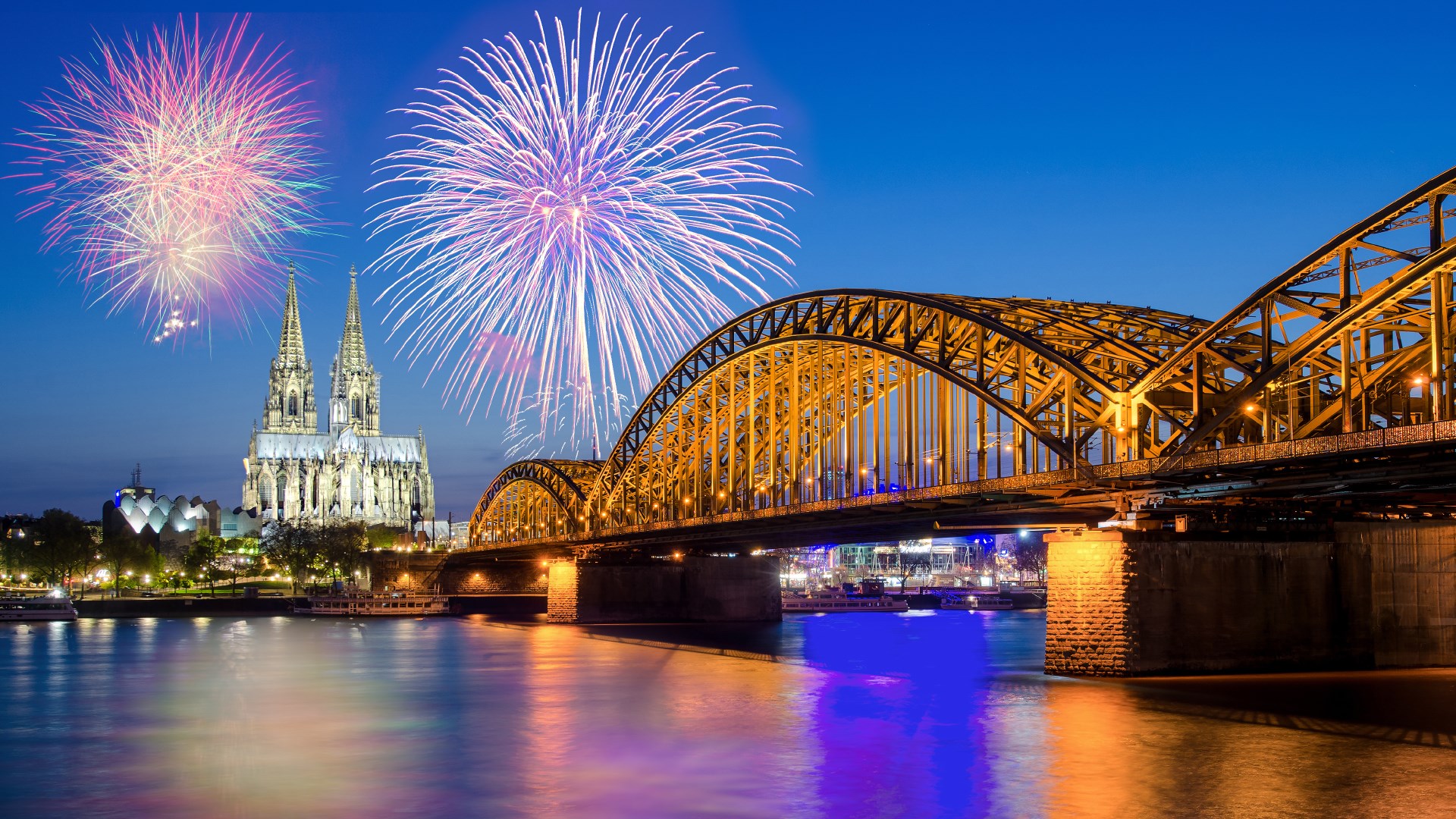 fondo de pantalla de año nuevo,puente,reflexión,fuegos artificiales,noche,paisaje urbano