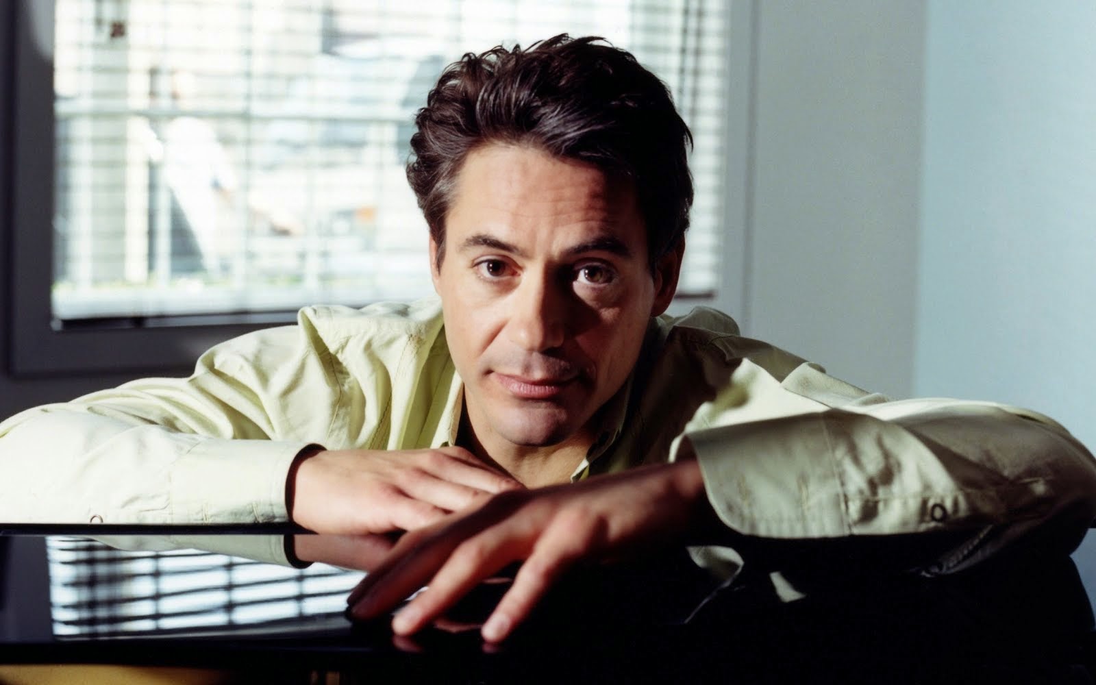 robert downey jr wallpaper iphone,forehead,sitting,white collar worker,worried,bored