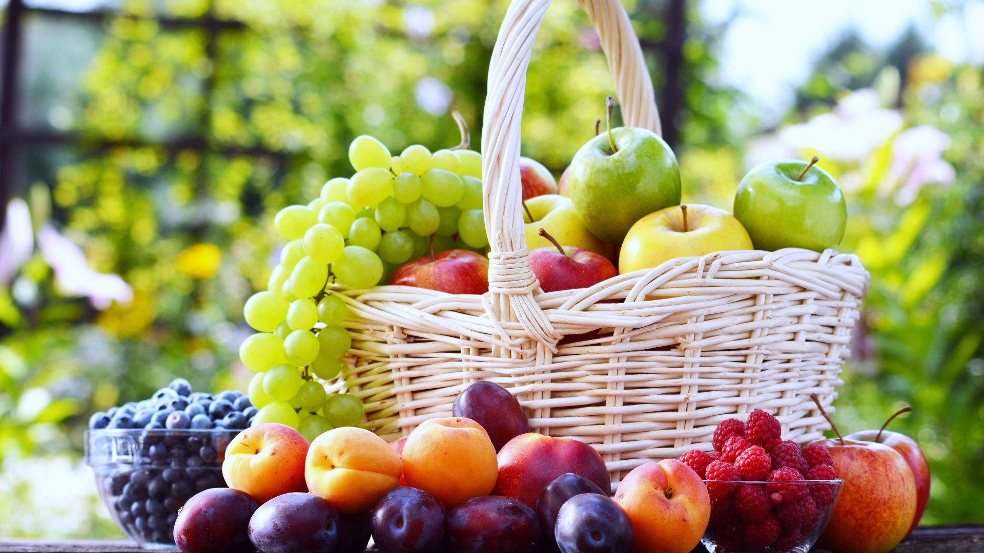 果物写真壁紙,自然食品,フルーツ,地元の食べ物,ヨーロッパの梅,ピクニックバスケット