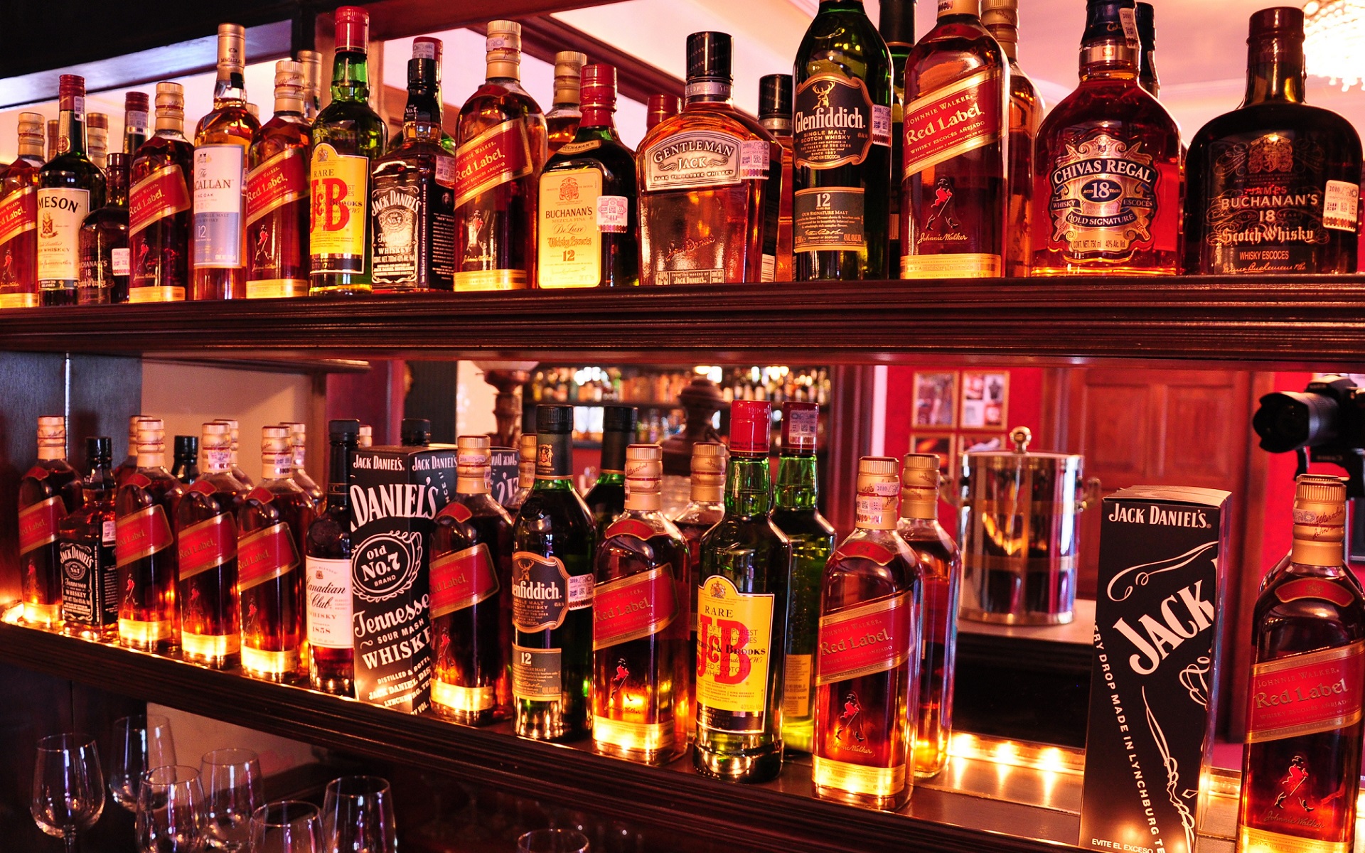 wallpaper bar,distilled beverage,drink,alcoholic beverage,alcohol,liqueur