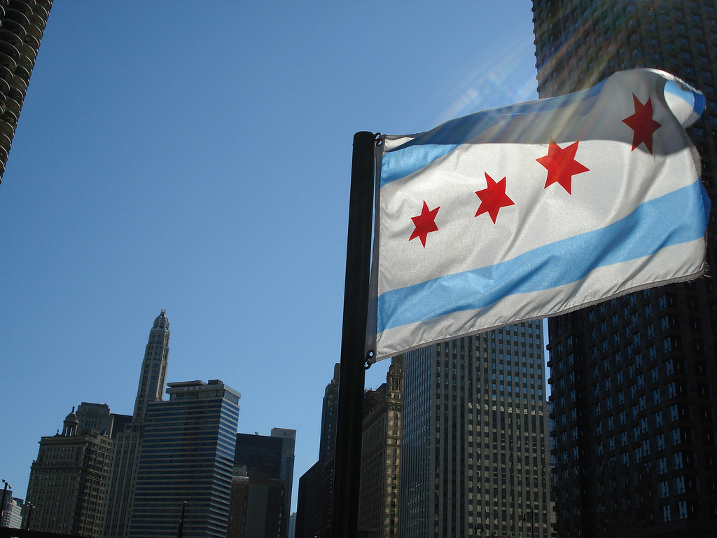 fond d'écran du drapeau de chicago,drapeau,zone métropolitaine,jour,ciel,ville