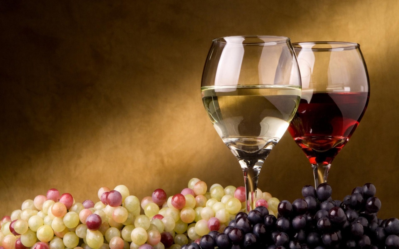 fond d'écran de nourriture et de boisson,verre de vin,verres à pied,grain de raisin,verre,boisson