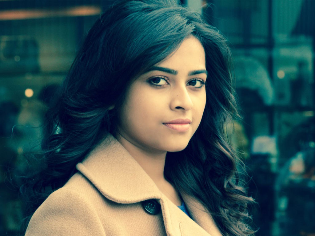 sri divya wallpaper herunterladen,haar,gesicht,augenbraue,schwarzes haar,schönheit