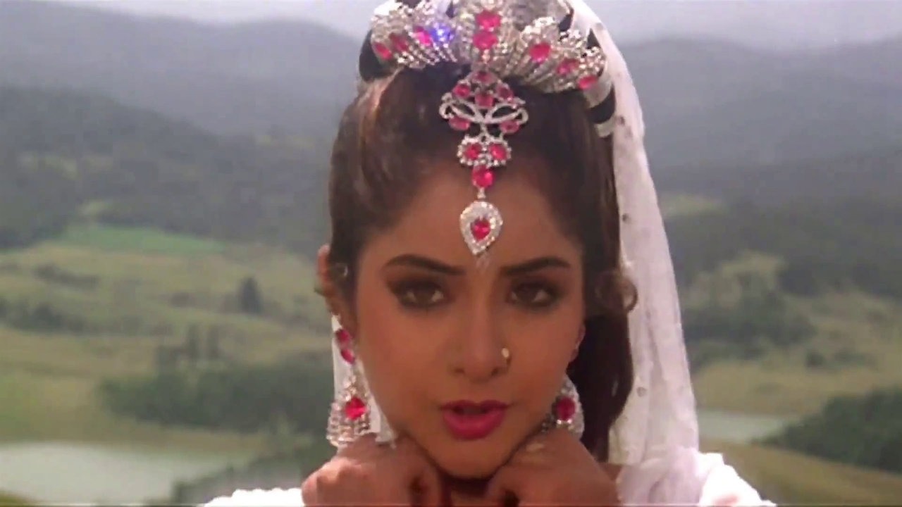 divya bharti ke wallpaper,headpiece,hair,hair accessory,head,fashion accessory