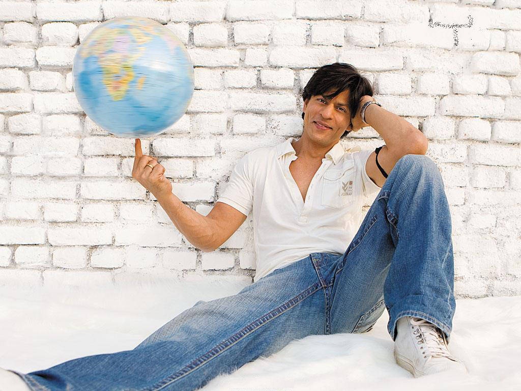 divya bharti ke wallpaper,jeans,blue,balloon,denim,sitting