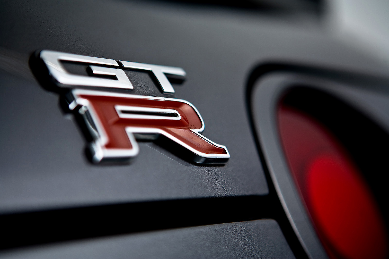 gtr logo wallpaper,land vehicle,vehicle,car,automotive design,emblem