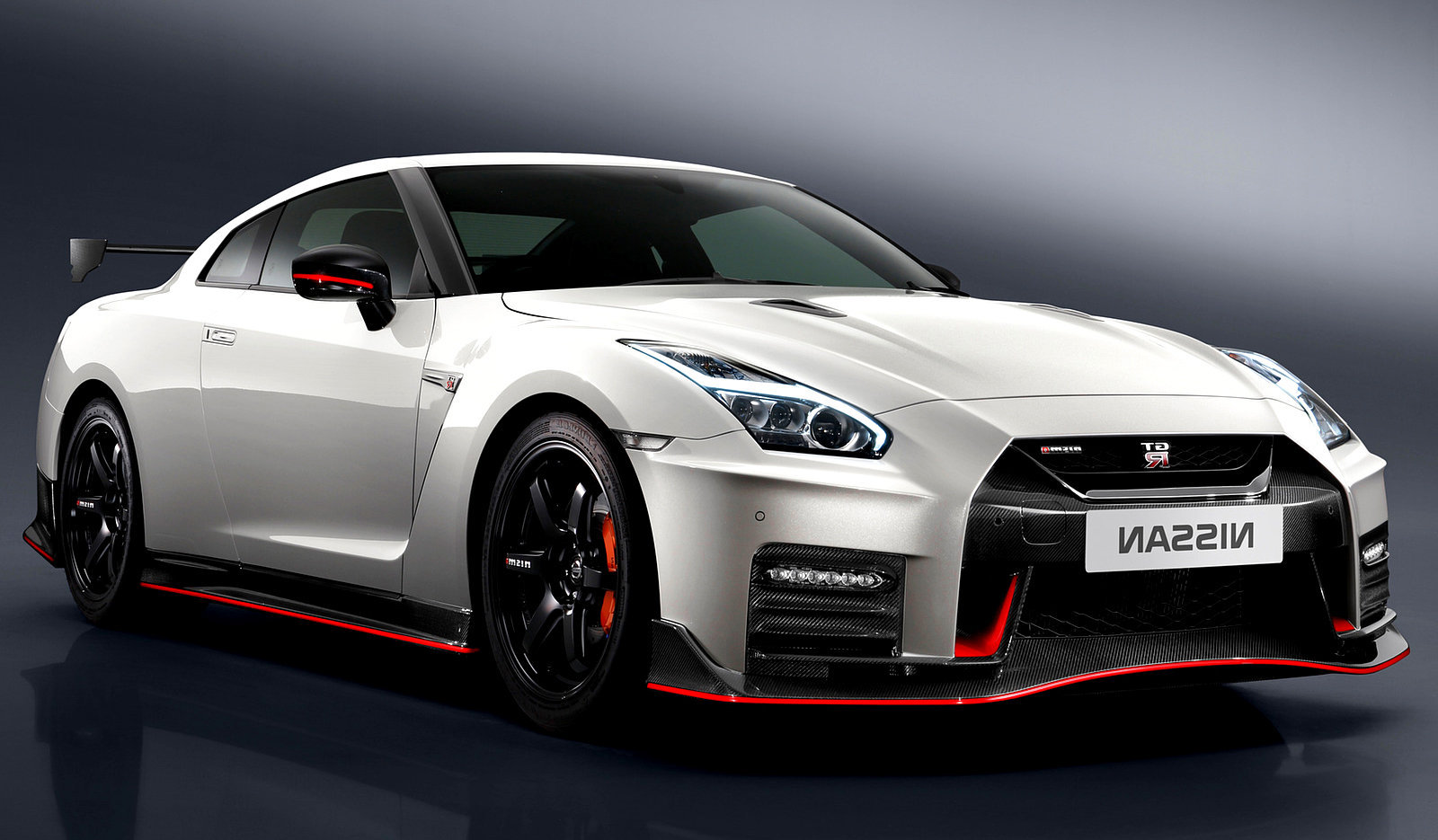 gtr 2017 wallpaper,land vehicle,vehicle,car,sports car,automotive design