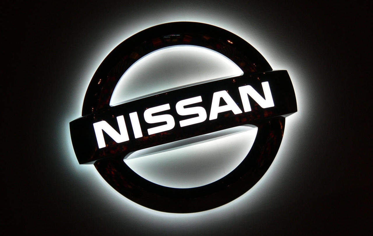 carta da parati con logo nissan,testo,font,grafica,sistema di ruote automobilistiche,ruota