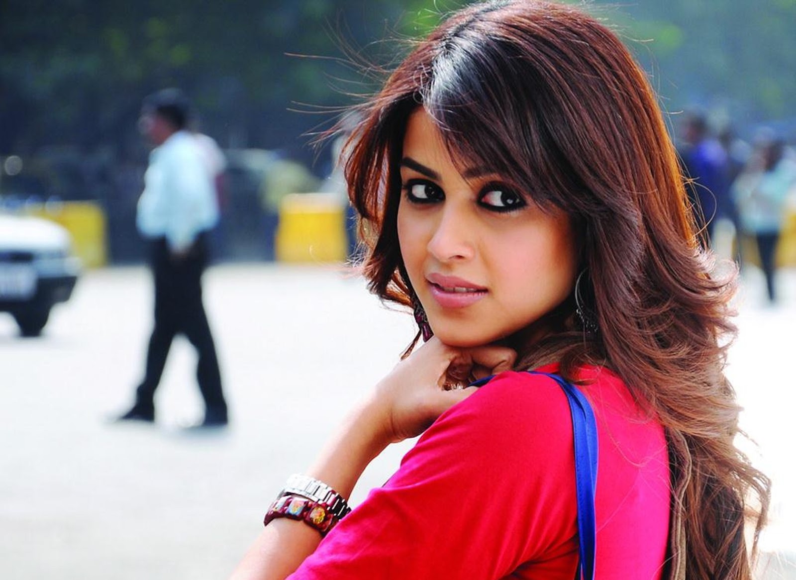 genelia fond d'écran hd,cheveux,coiffure,beauté,lèvre,cheveux noirs