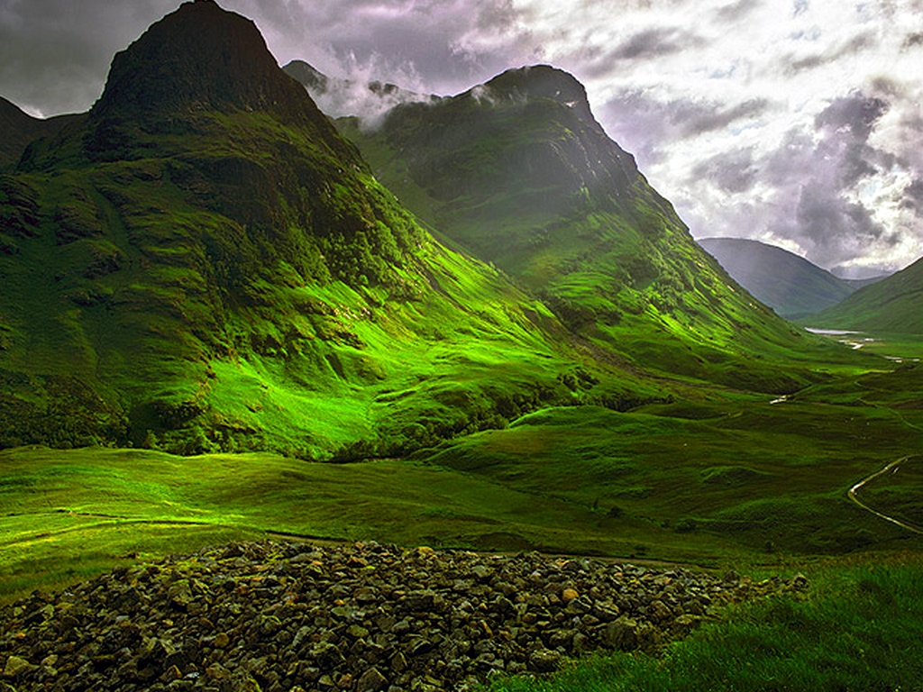 papier peint highland,paysage naturel,la nature,montagne,vert,colline