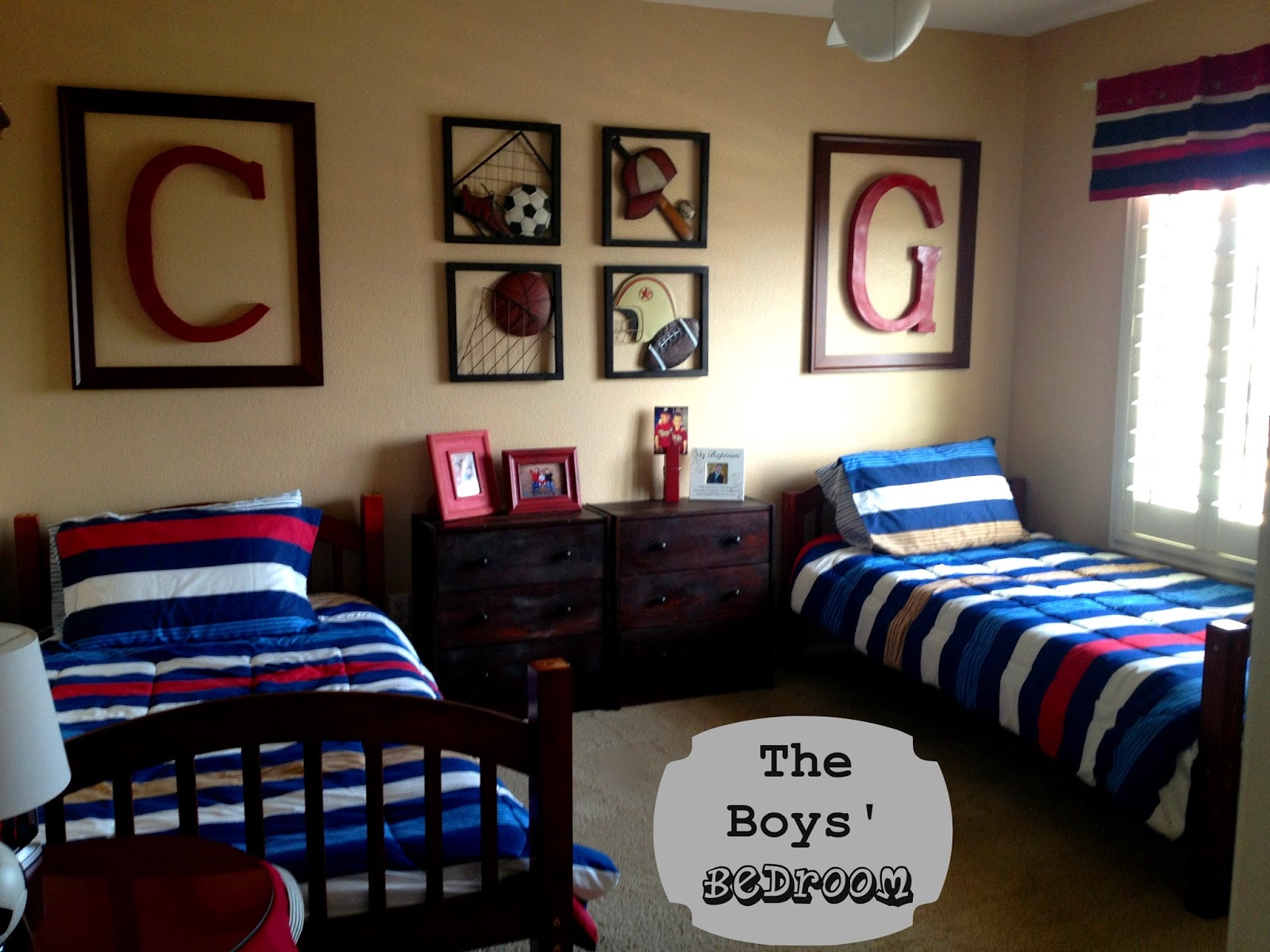 baseball bedroom wallpaper,bedroom,room,bed,furniture,interior design