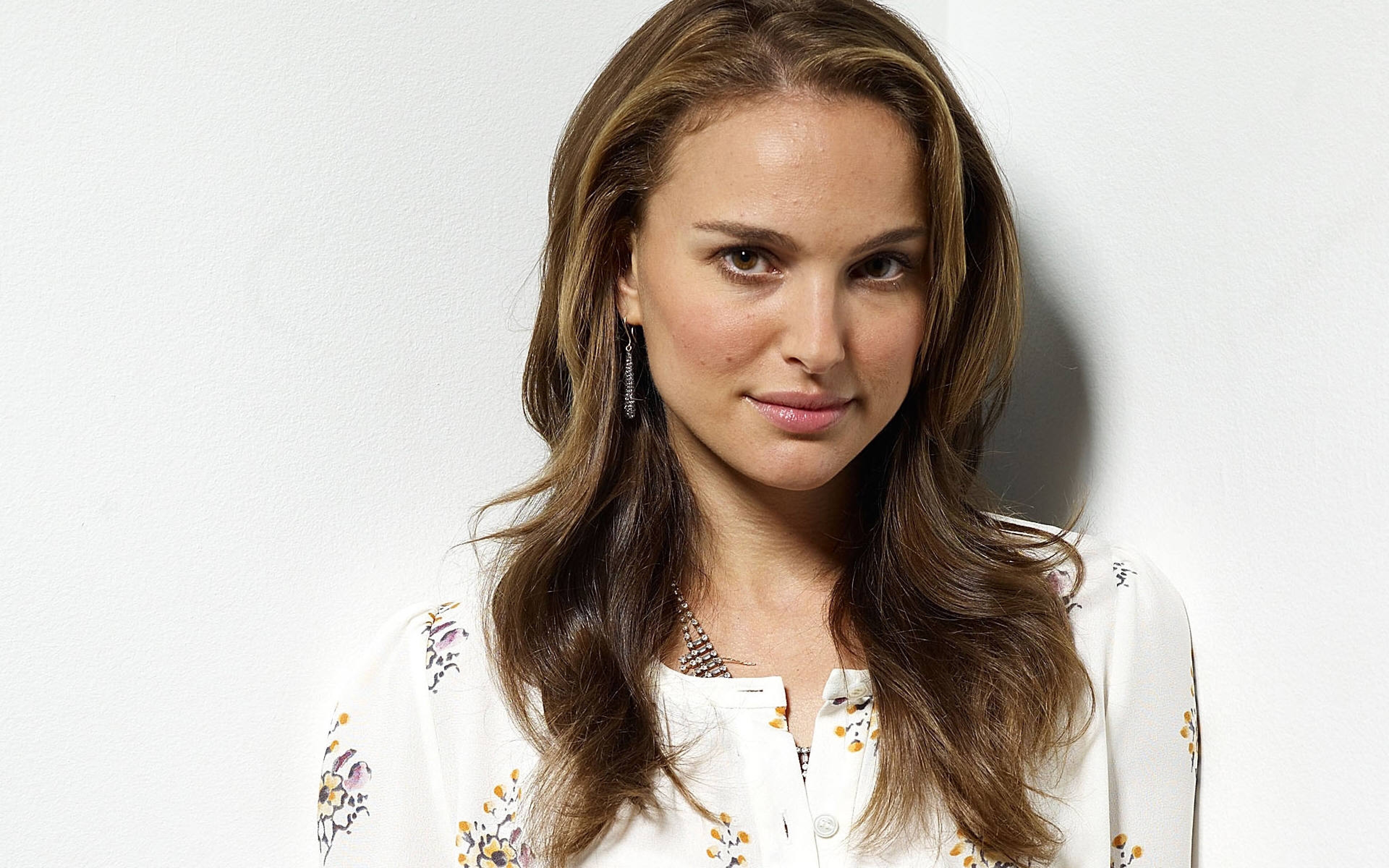 natalie portman wallpaper,hair,face,hairstyle,eyebrow,beauty