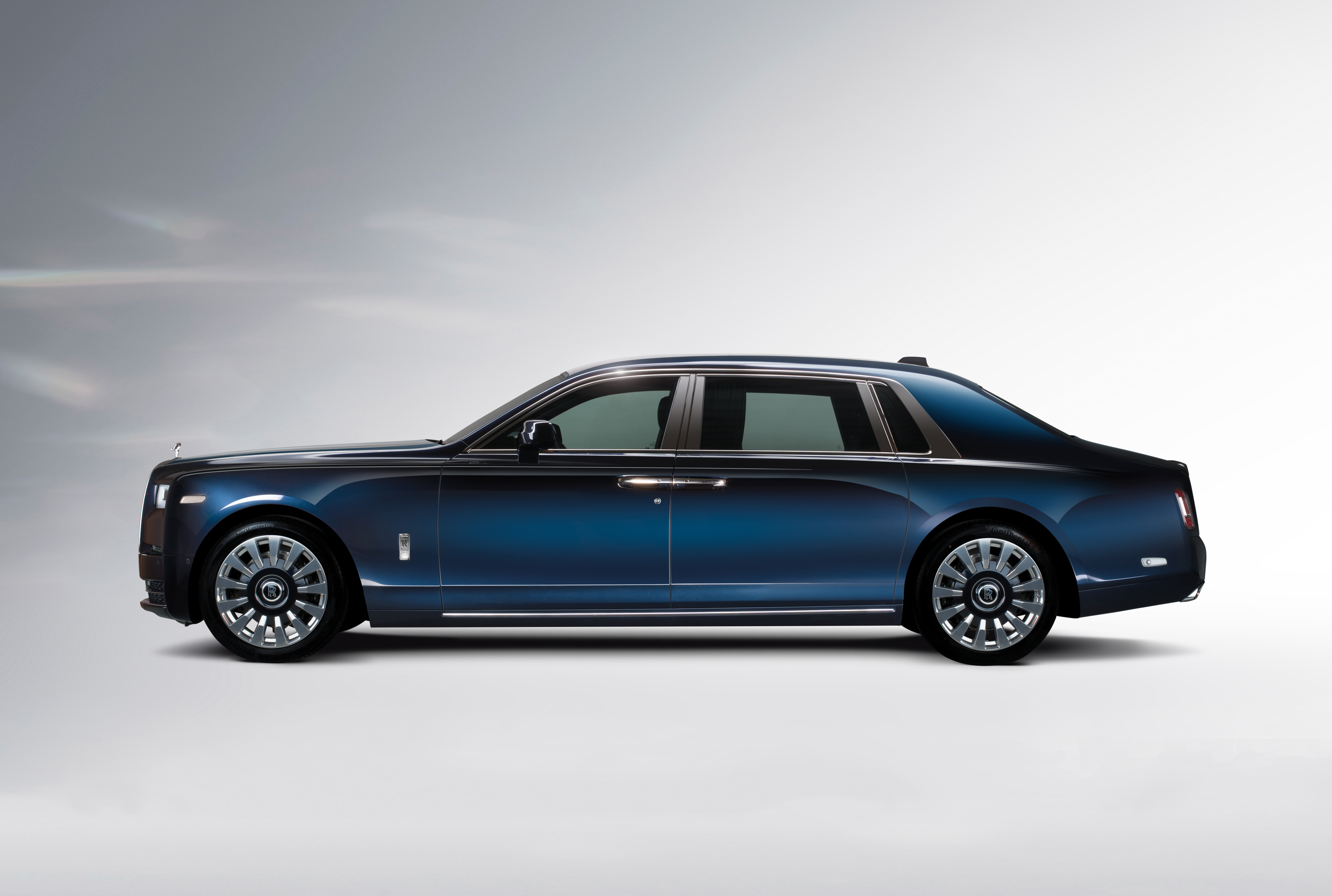 rolls royce phantom wallpaper,land vehicle,vehicle,luxury vehicle,car,sedan