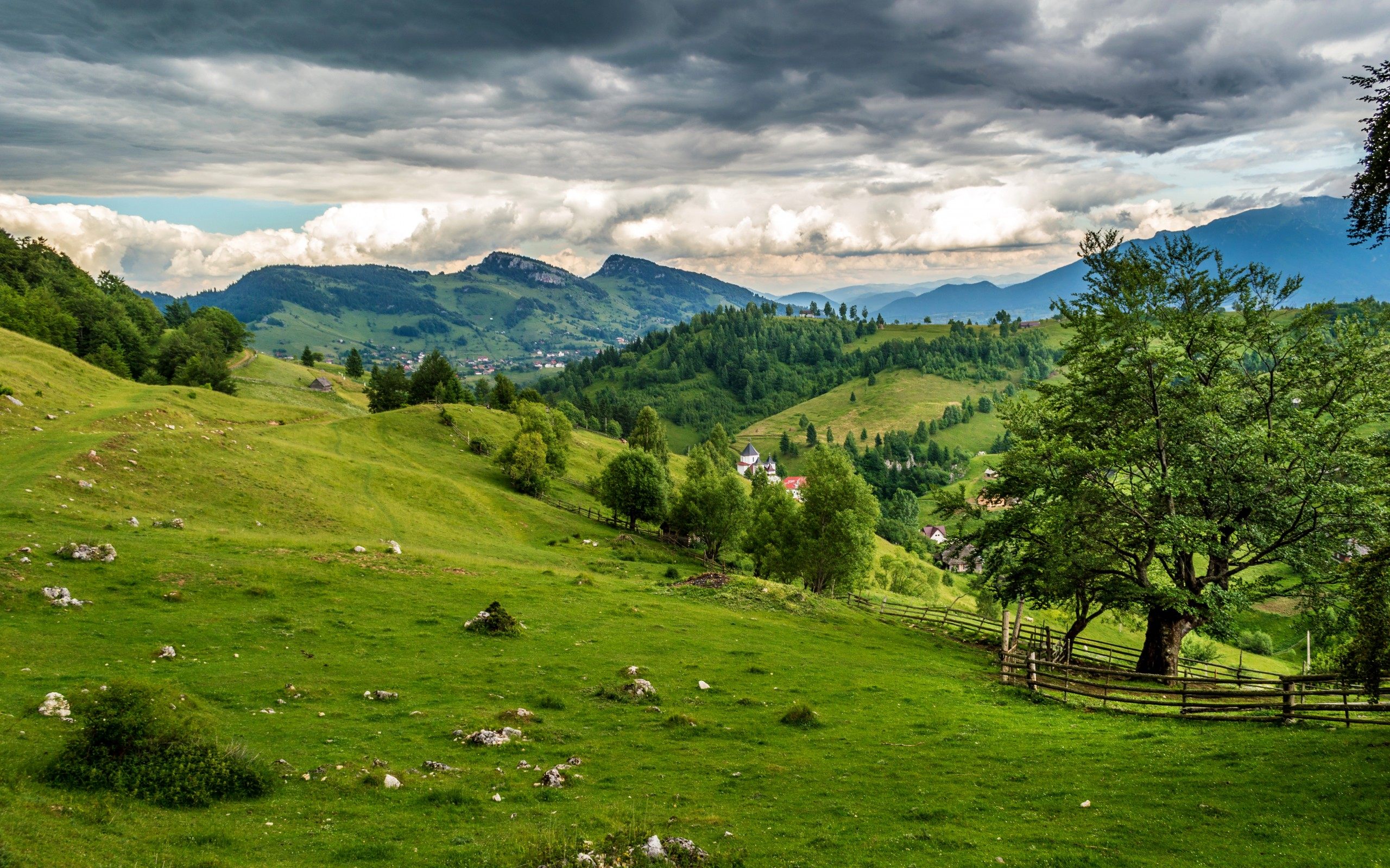 fondo de pantalla rumania,paisaje natural,montaña,naturaleza,pradera,estación de la colina