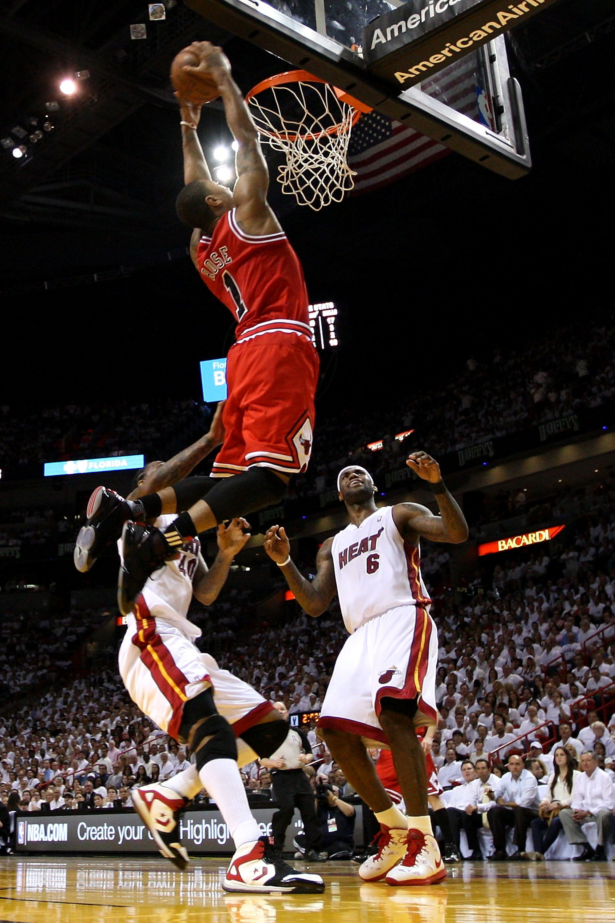 derrick rose wallpaper iphone,mosse di basket,gli sport,giocatore di pallacanestro,pallacanestro,campo da basket